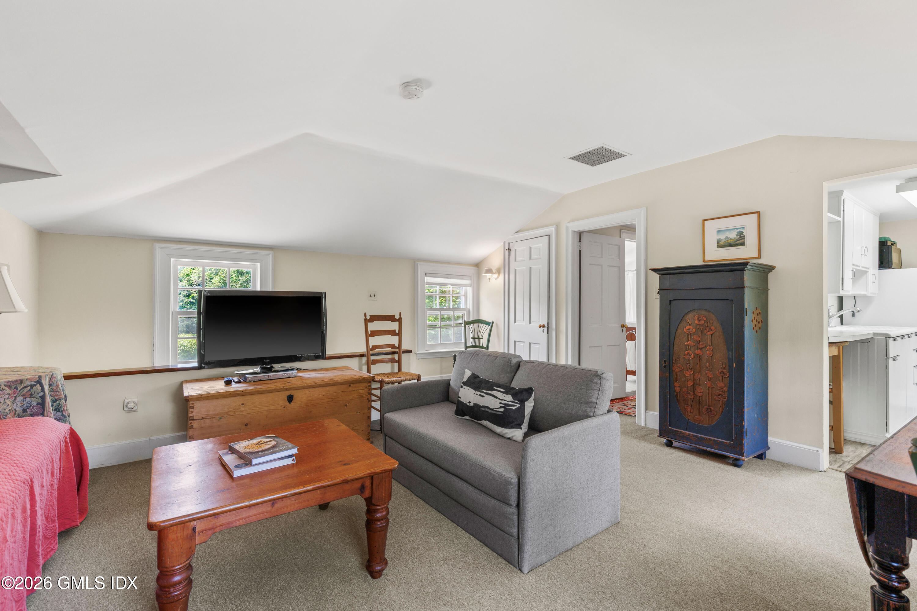 456 Round Hill Road