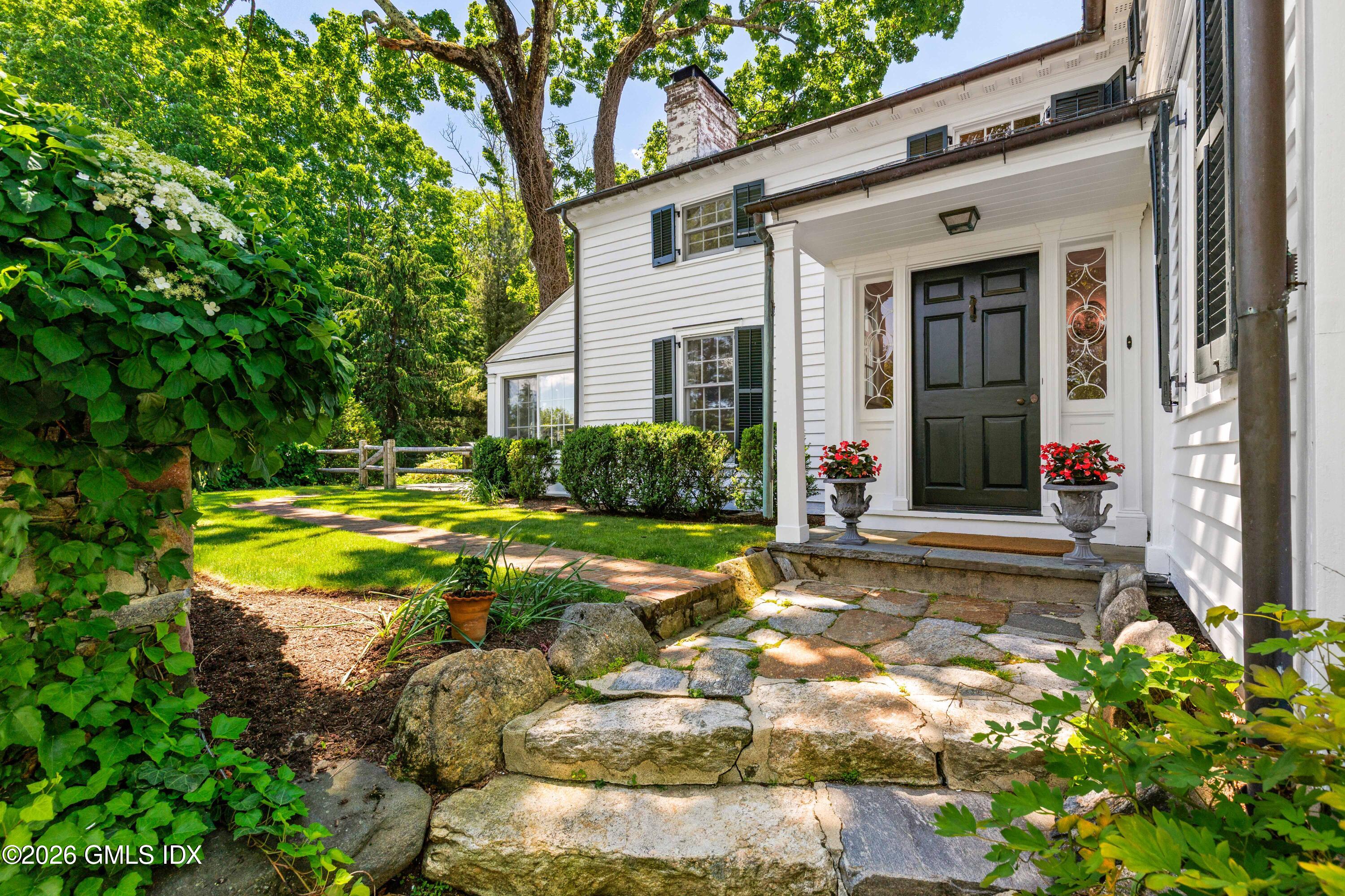456 Round Hill Road