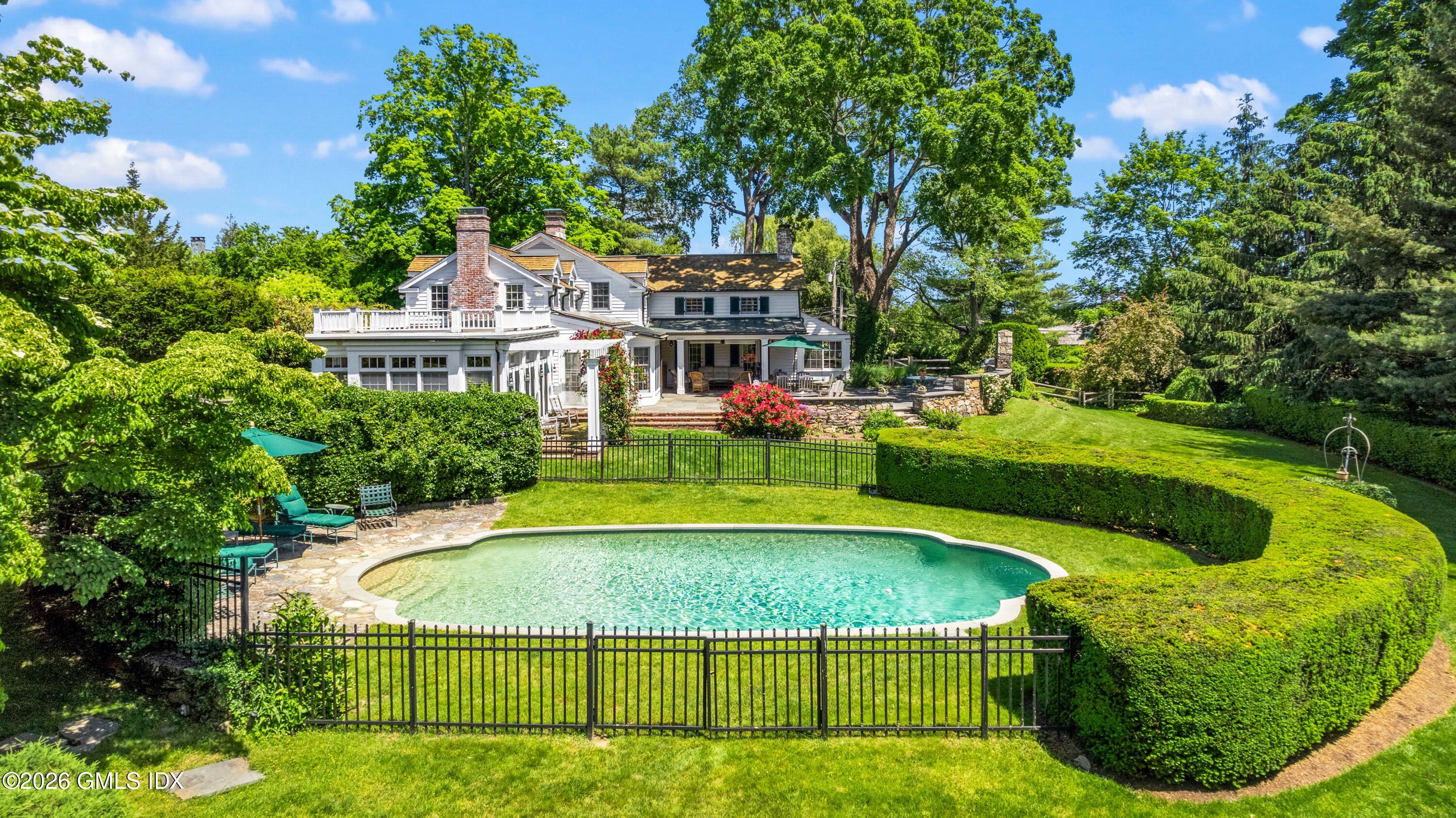 456 Round Hill Road