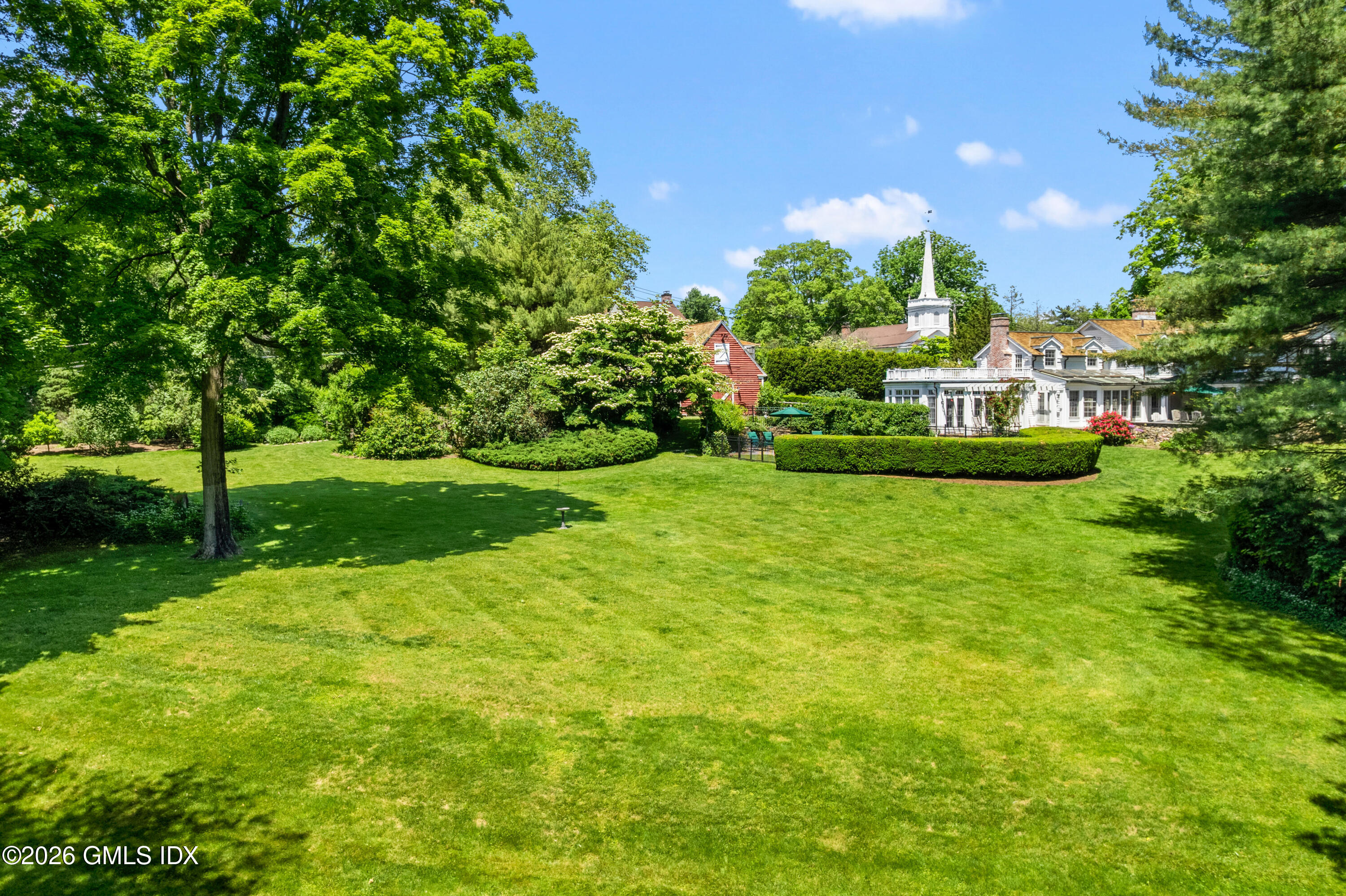 456 Round Hill Road
