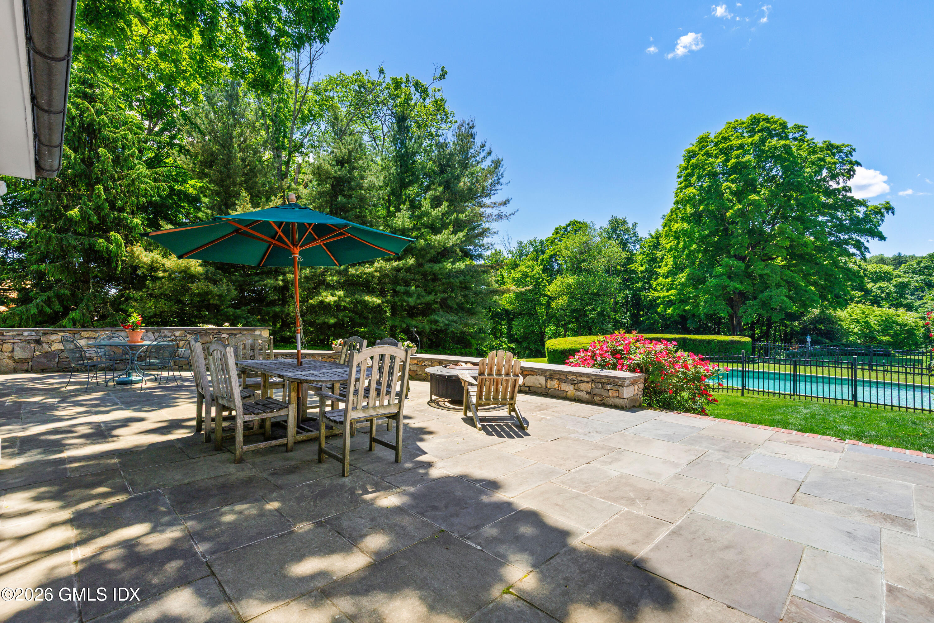 456 Round Hill Road
