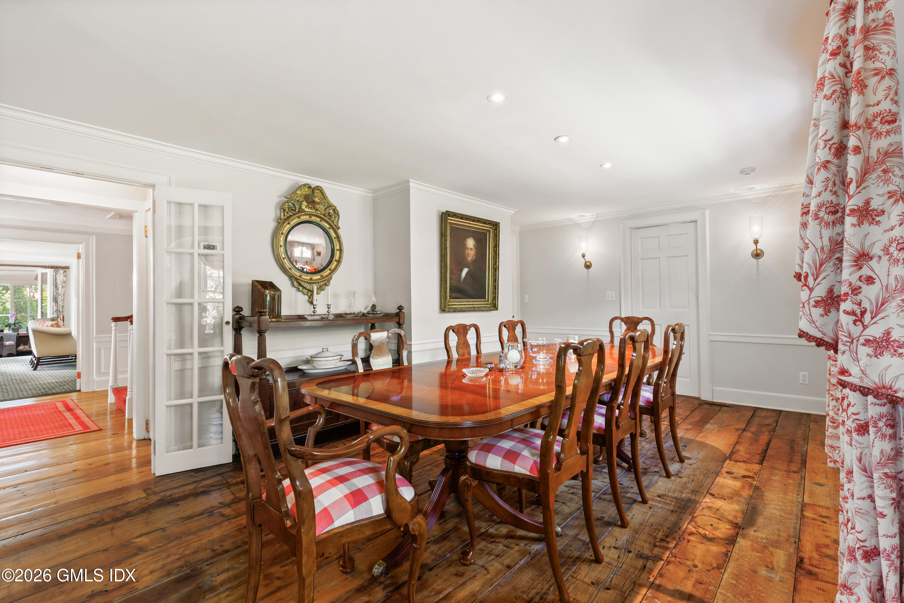 456 Round Hill Road