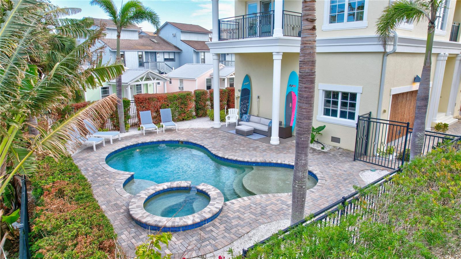 317 BEACH RD