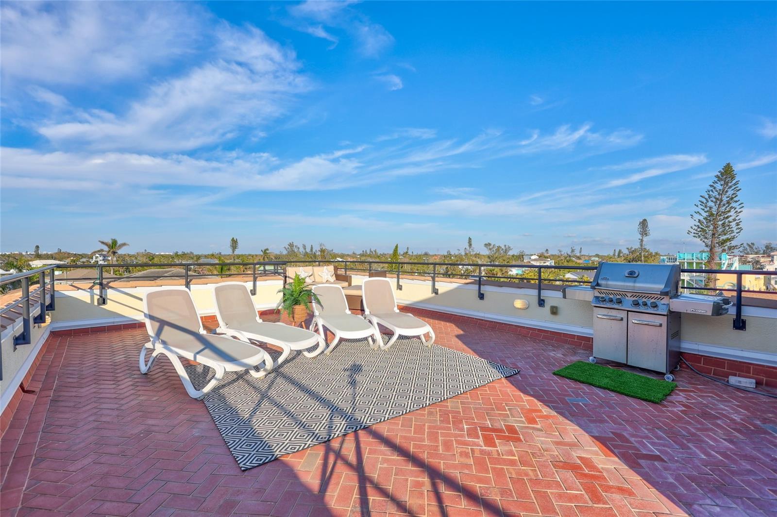 317 BEACH RD