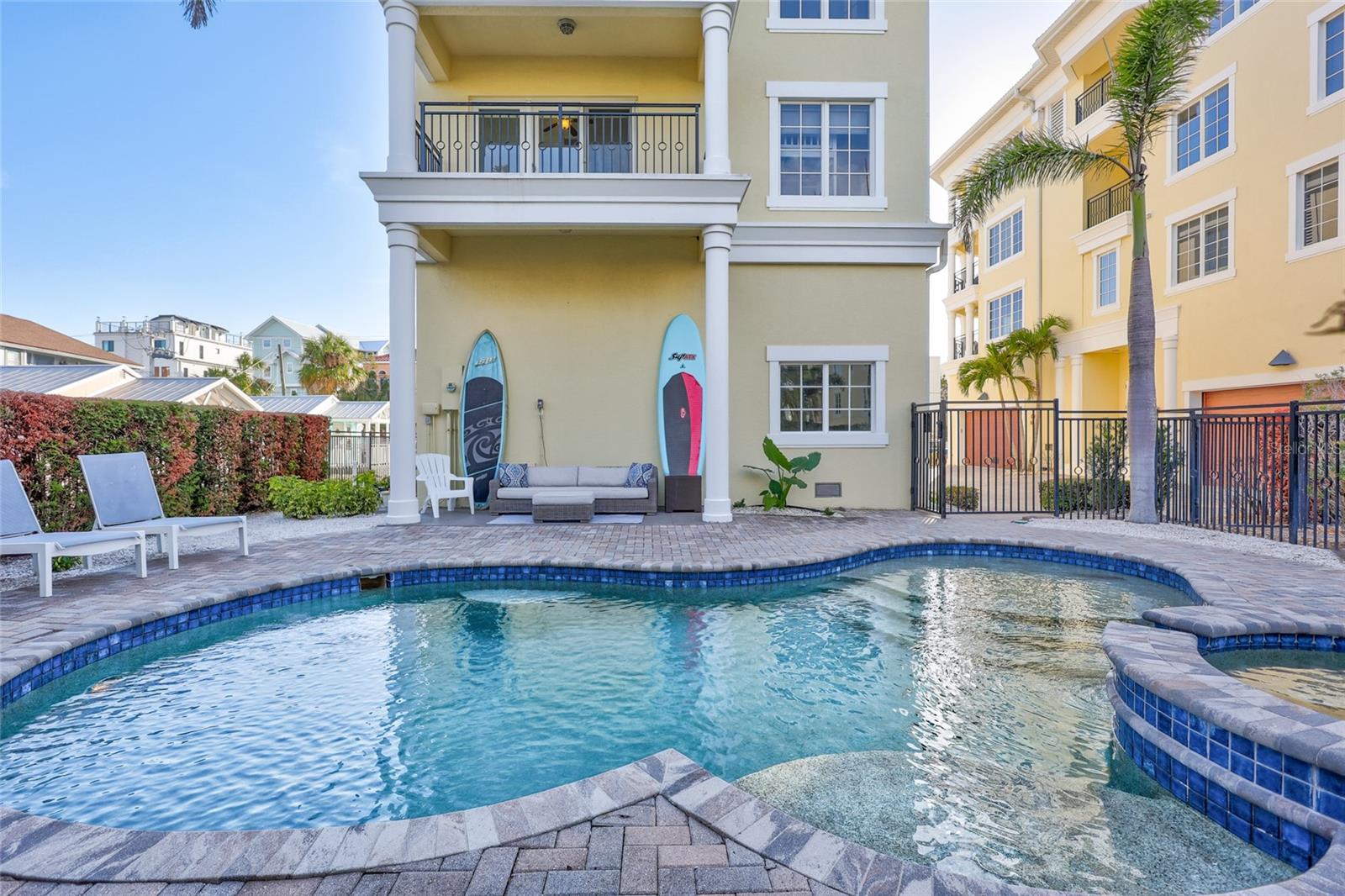 317 BEACH RD