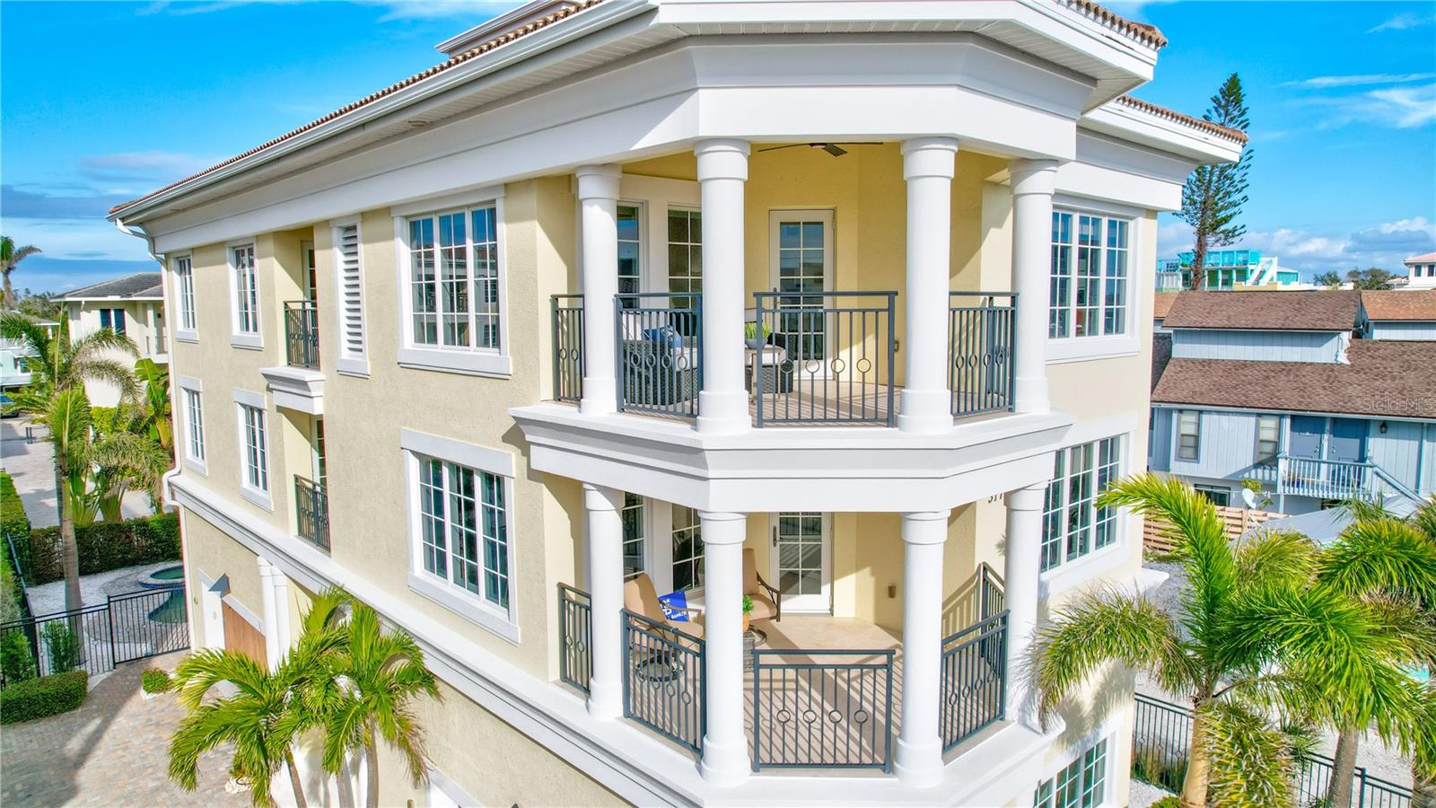 317 BEACH RD