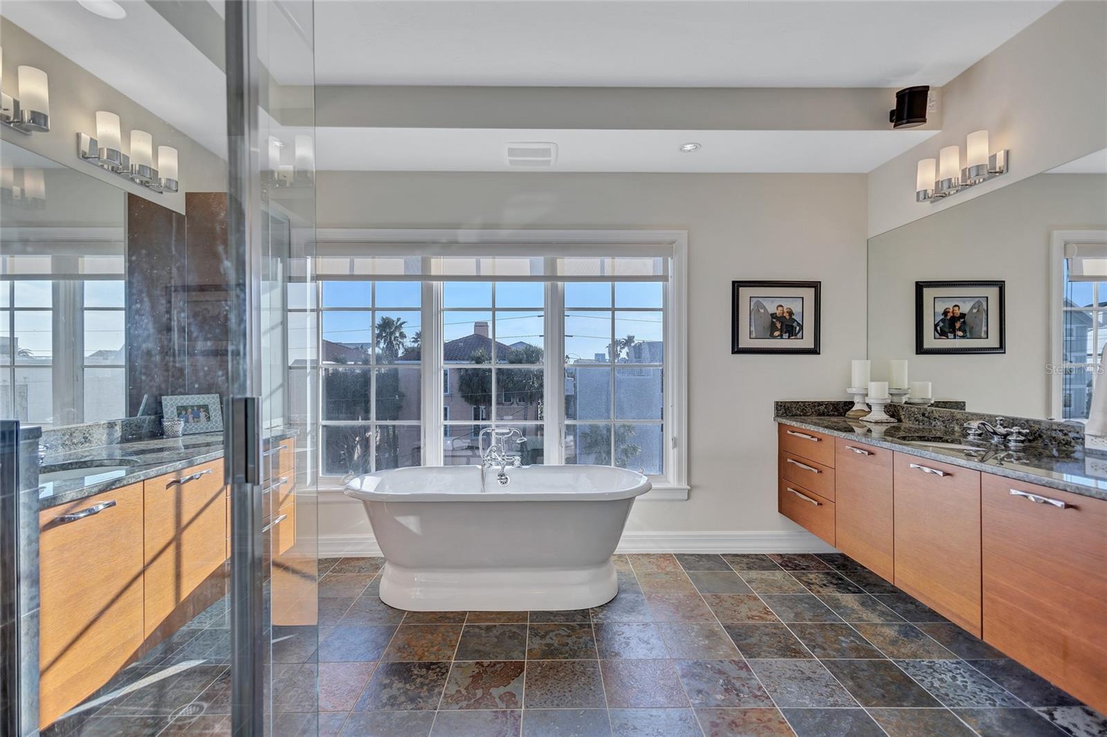 317 BEACH RD