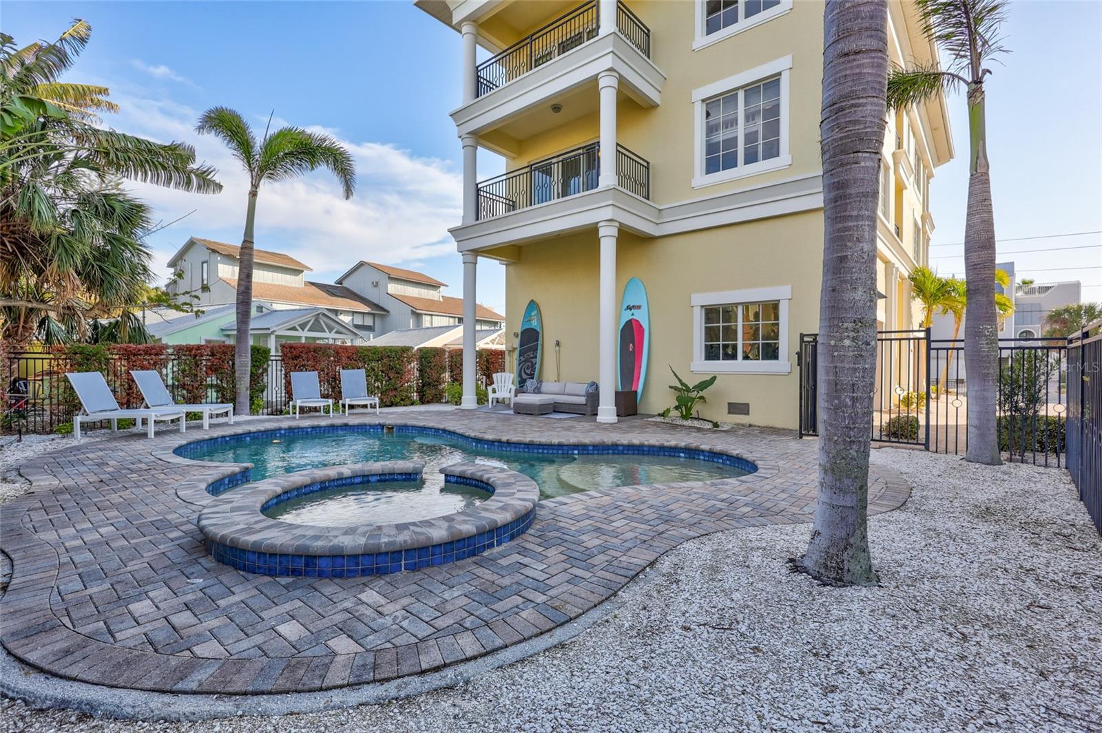 317 BEACH RD