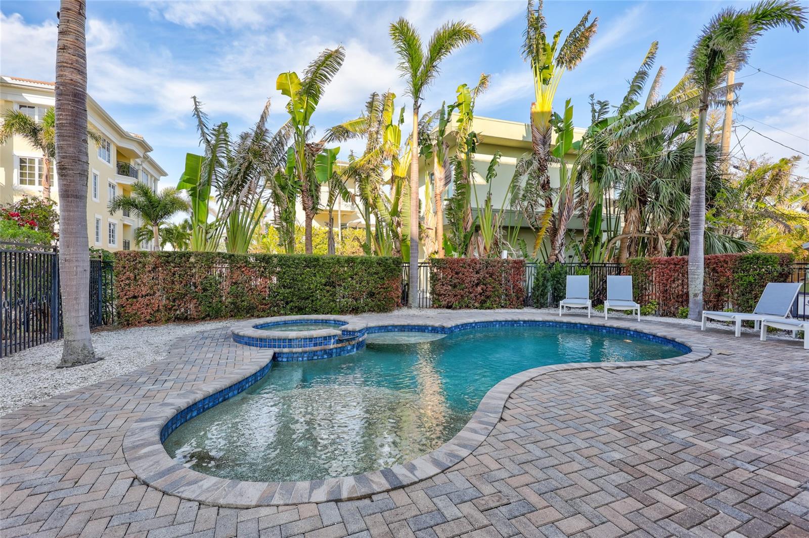 317 BEACH RD