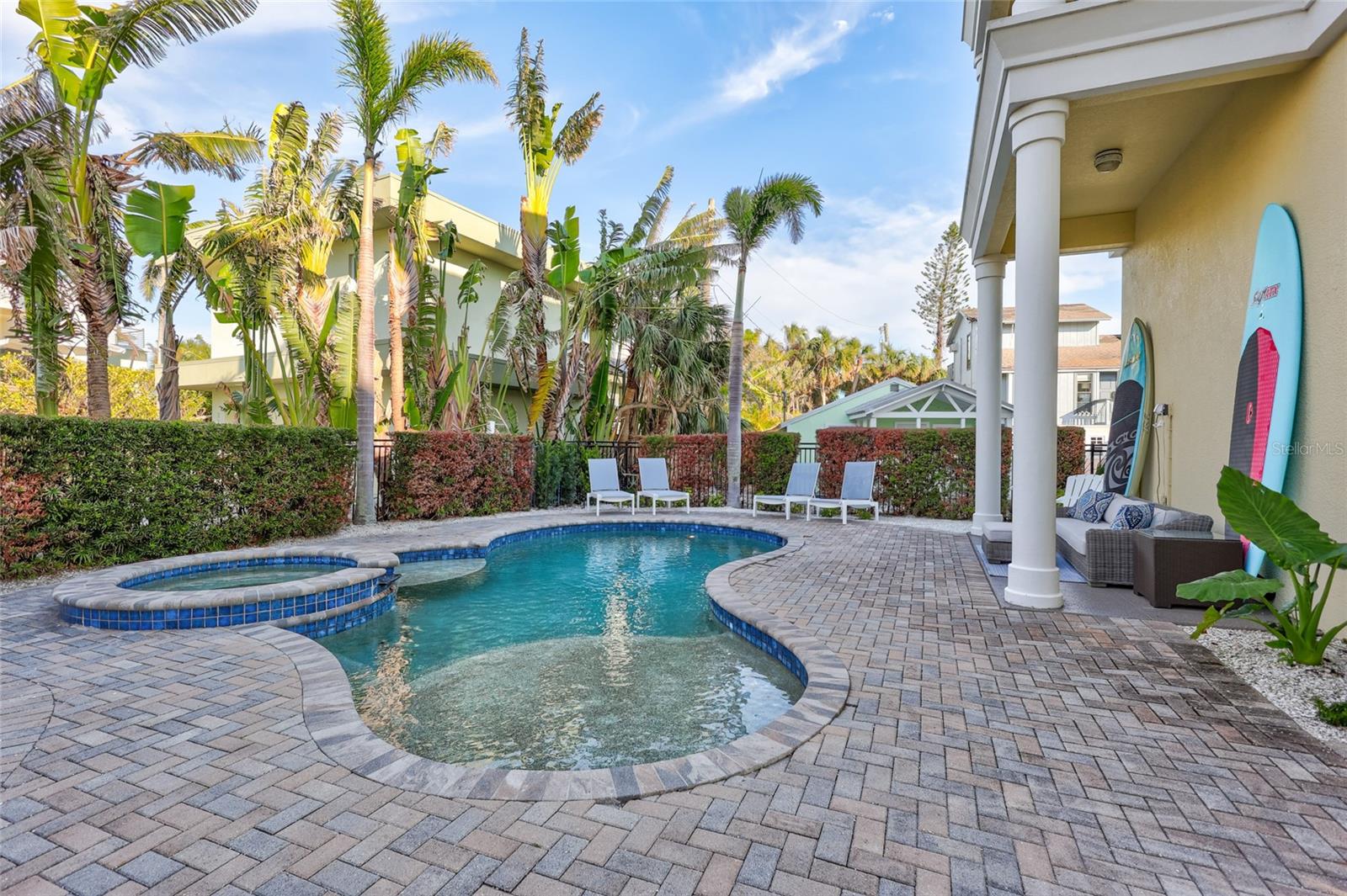 317 BEACH RD