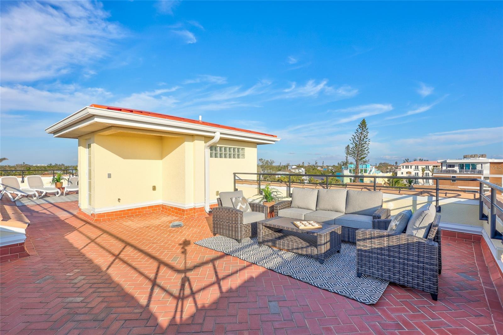 317 BEACH RD