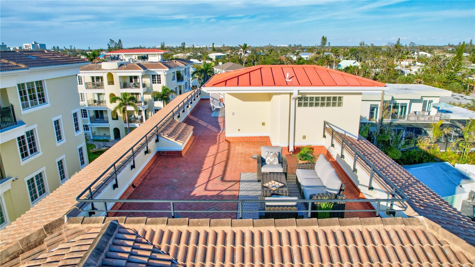 317 BEACH RD