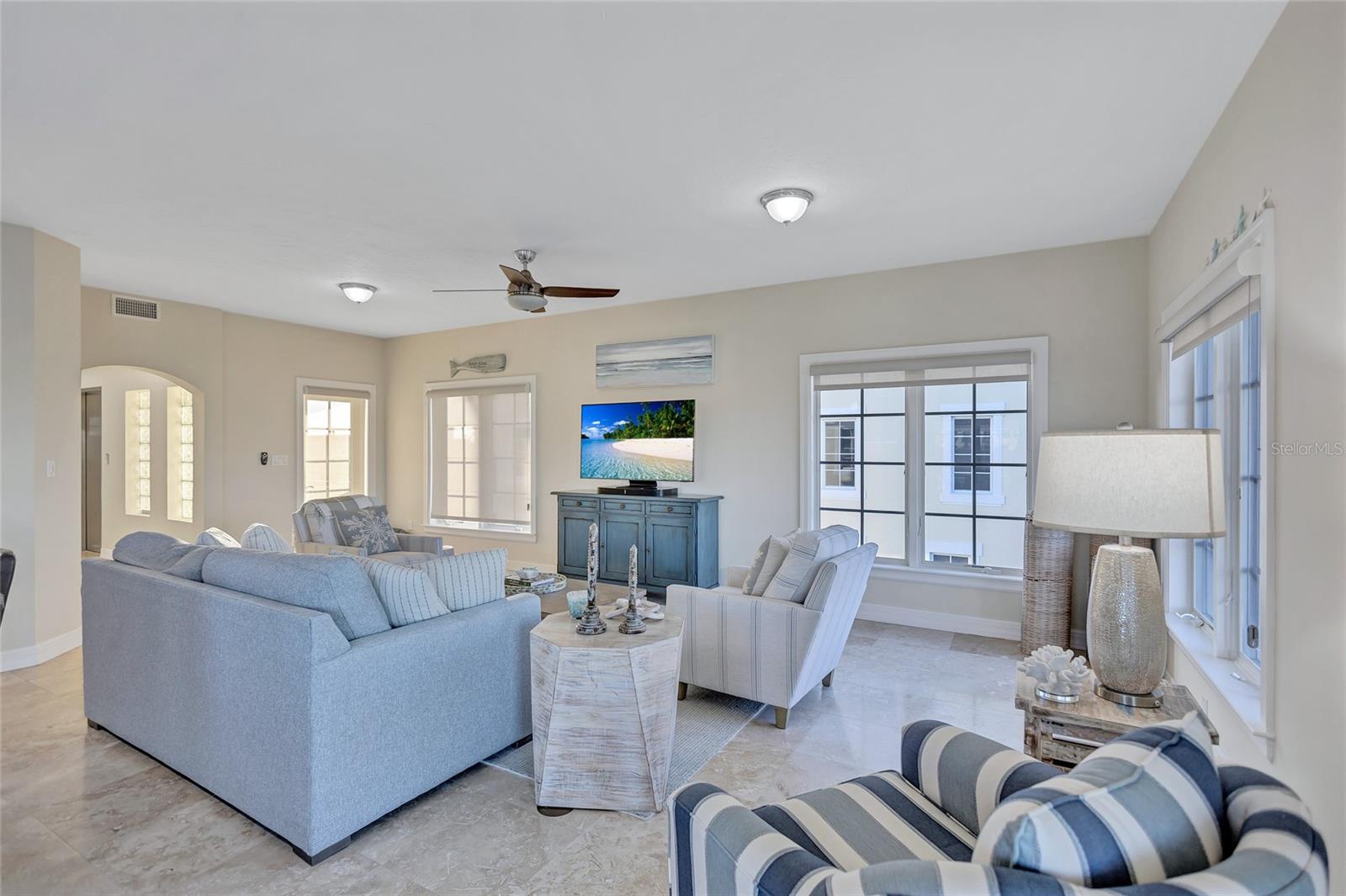 317 BEACH RD
