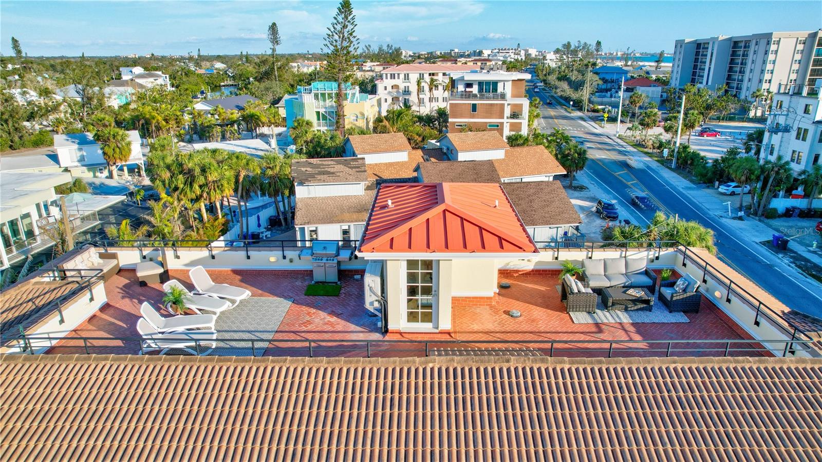 317 BEACH RD