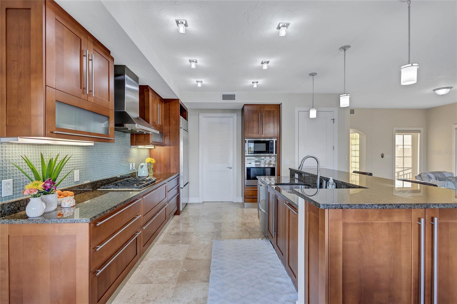 317 BEACH RD