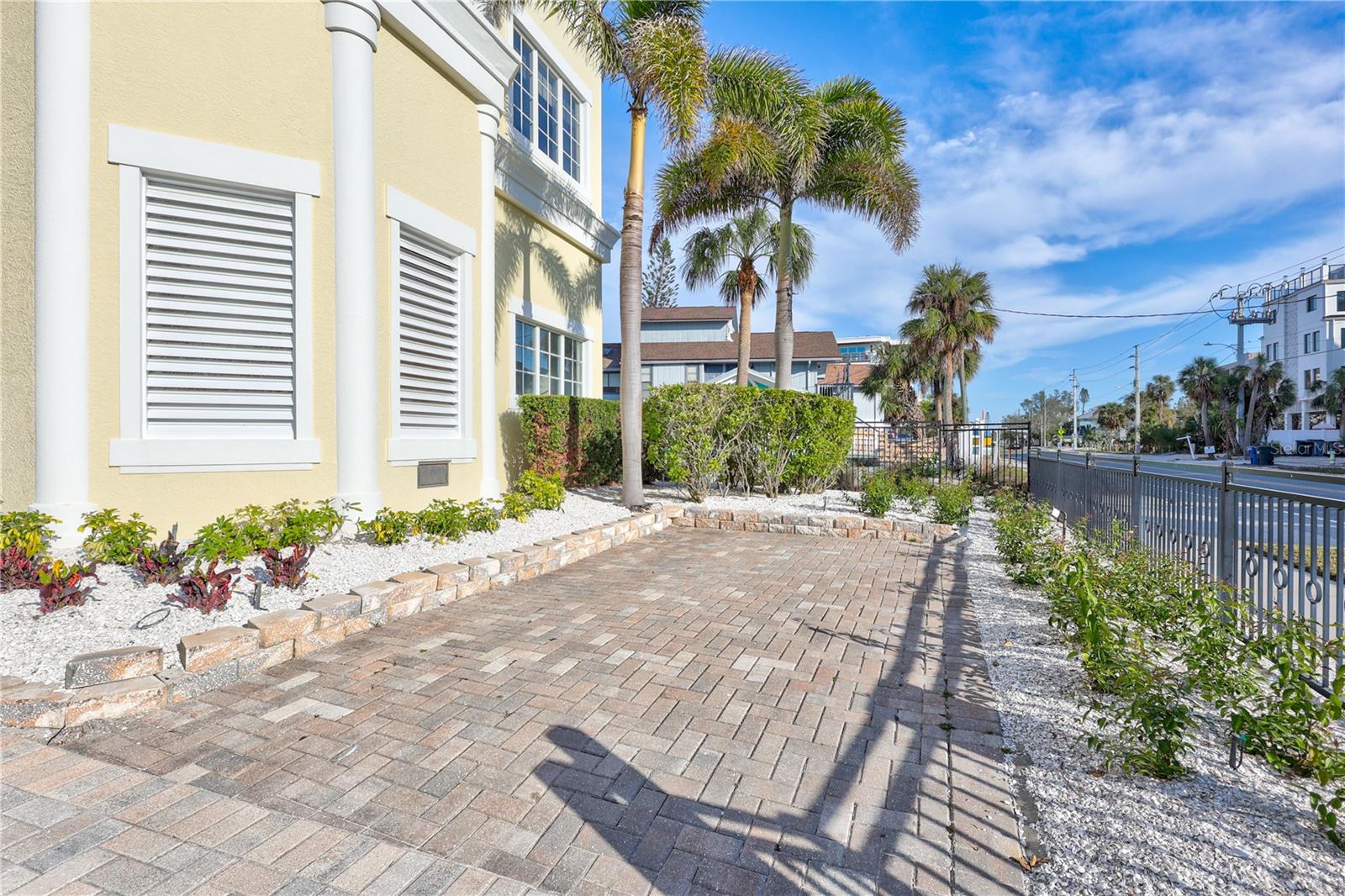 317 BEACH RD
