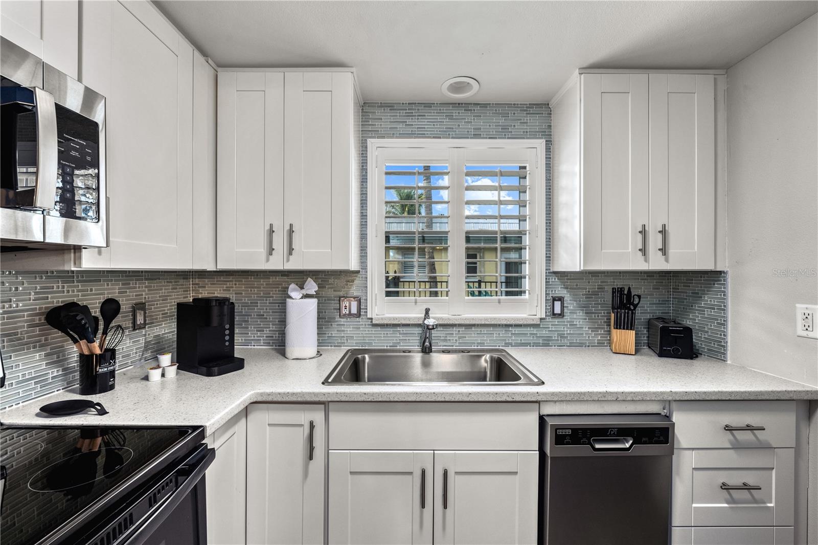 1123 CRESCENT ST #1123/1125