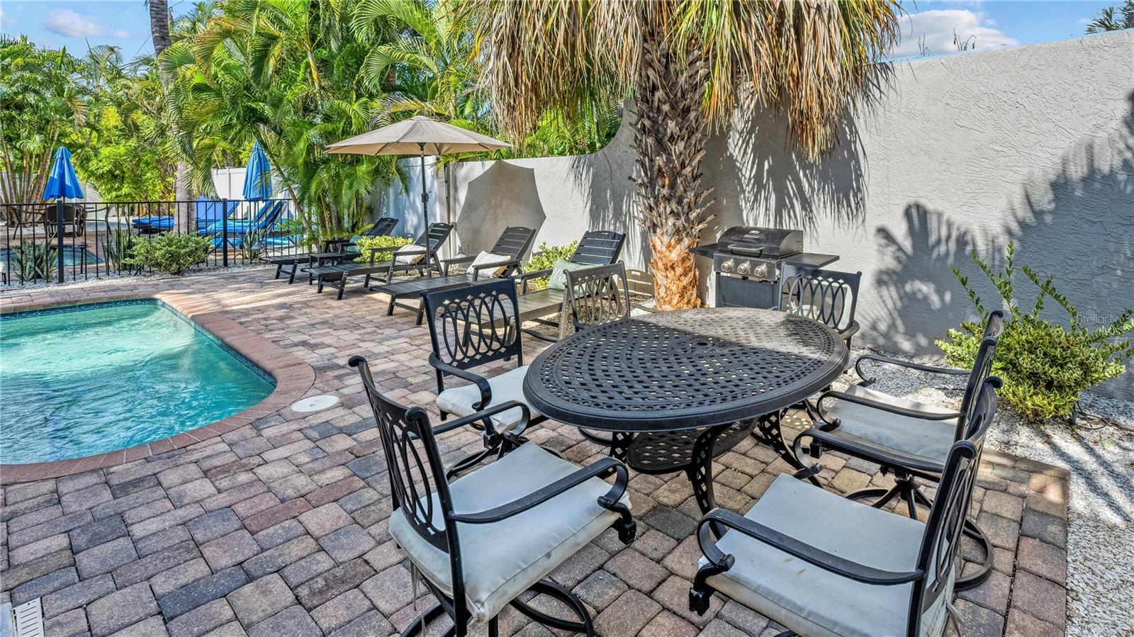 1123 CRESCENT ST #1123/1125