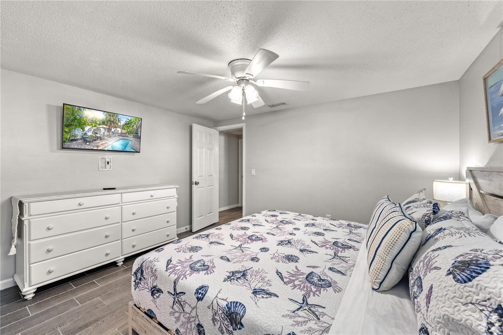 1123 CRESCENT ST #1123/1125