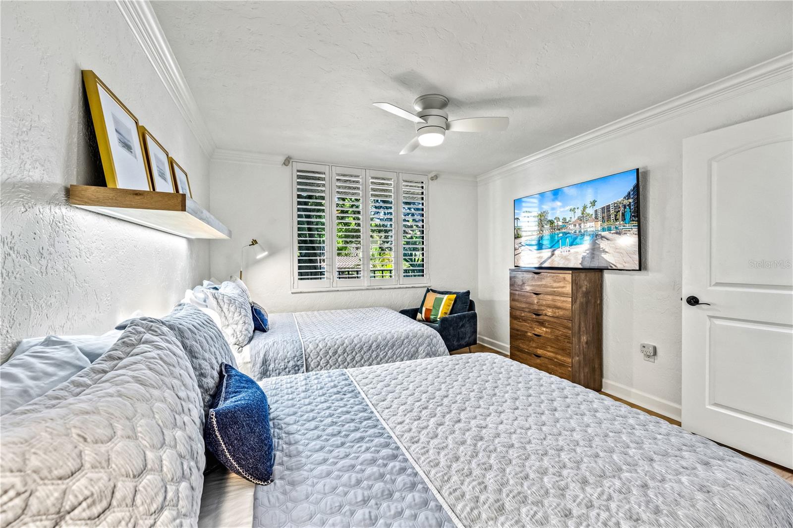 5880 MIDNIGHT PASS RD #210