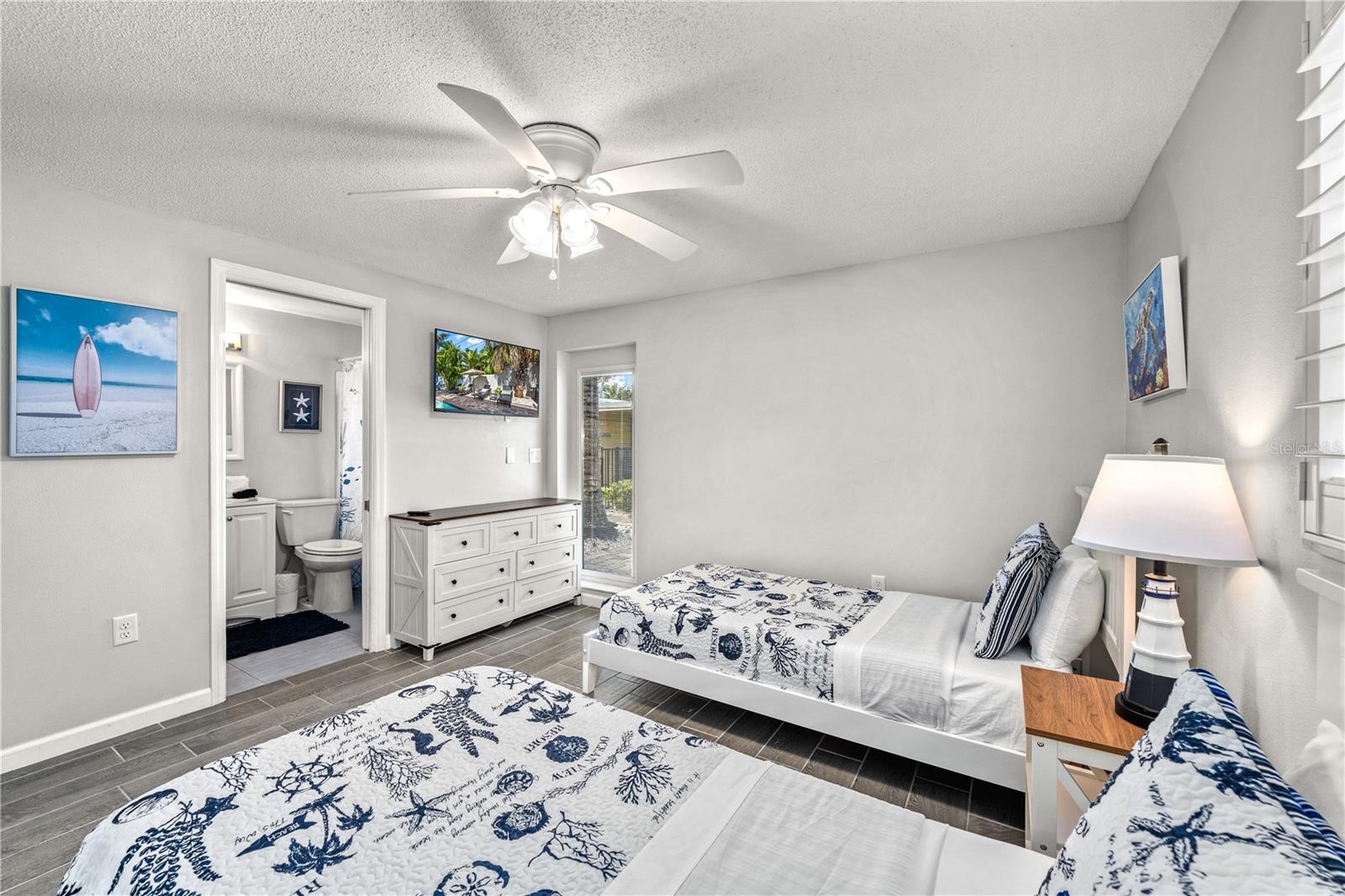 1123 CRESCENT ST #1123/1125