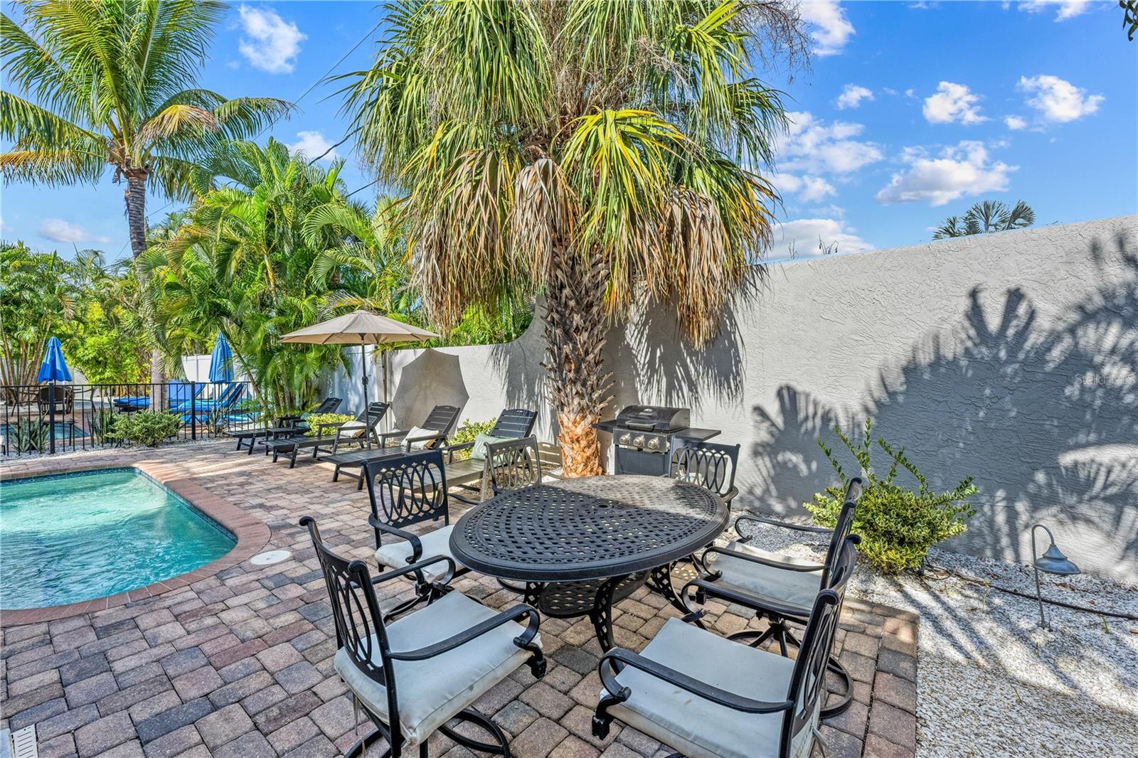 1123 CRESCENT ST #1123/1125