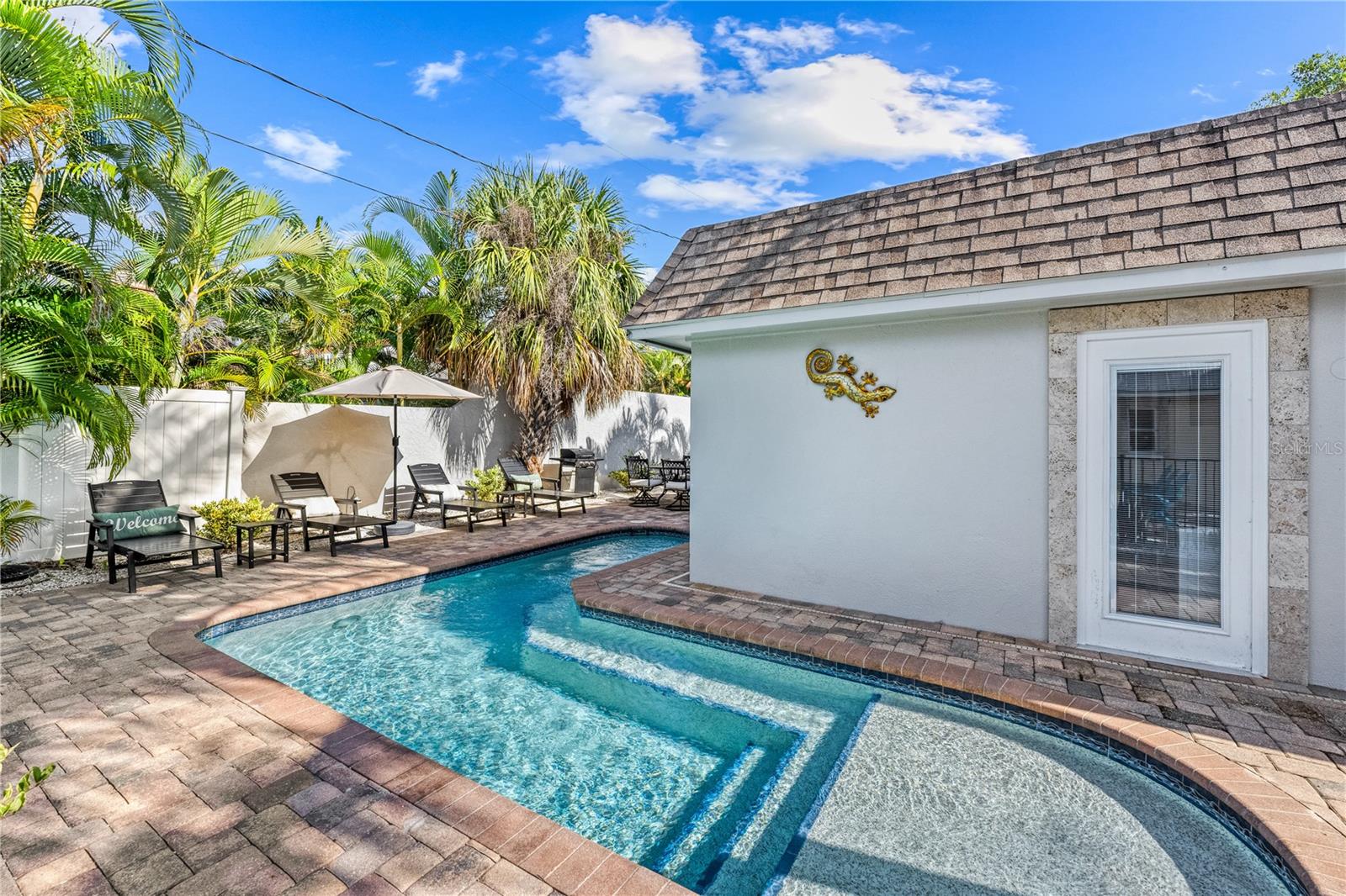 1123 CRESCENT ST #1123/1125