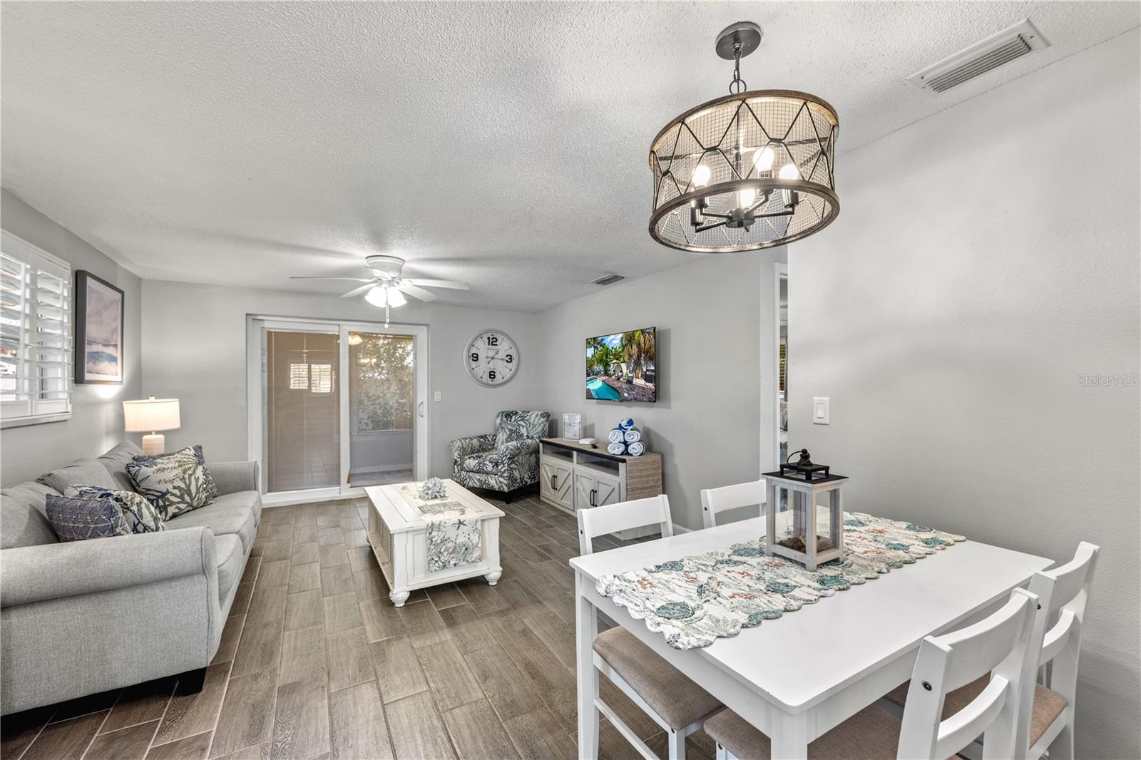 1123 CRESCENT ST #1123/1125