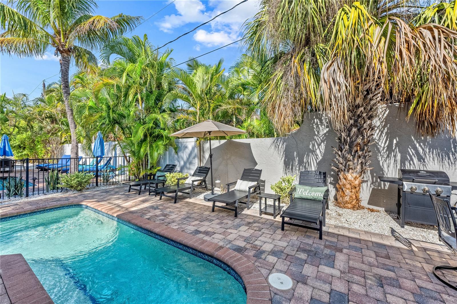 1123 CRESCENT ST #1123/1125