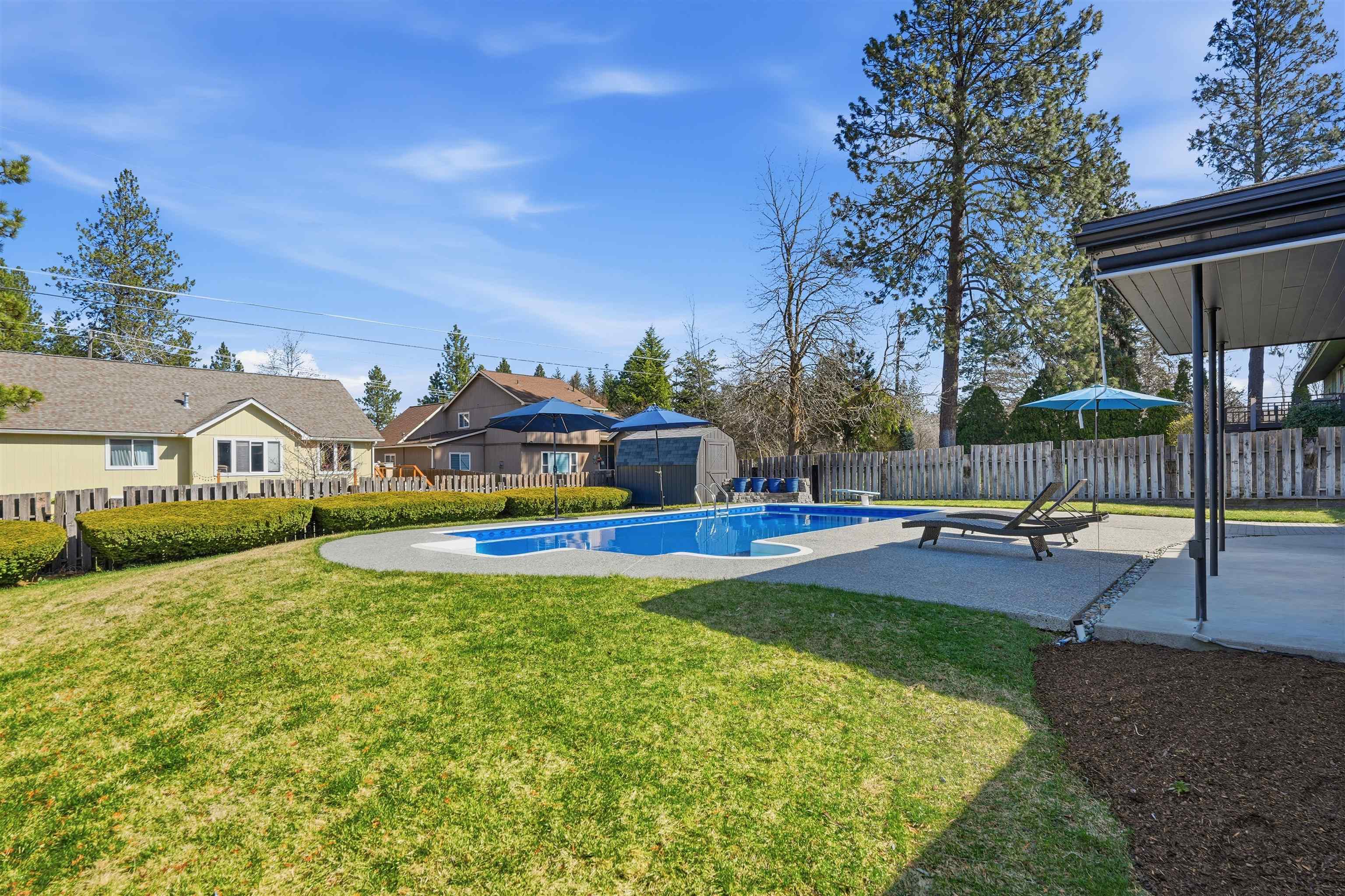 2515 E 38th Ave