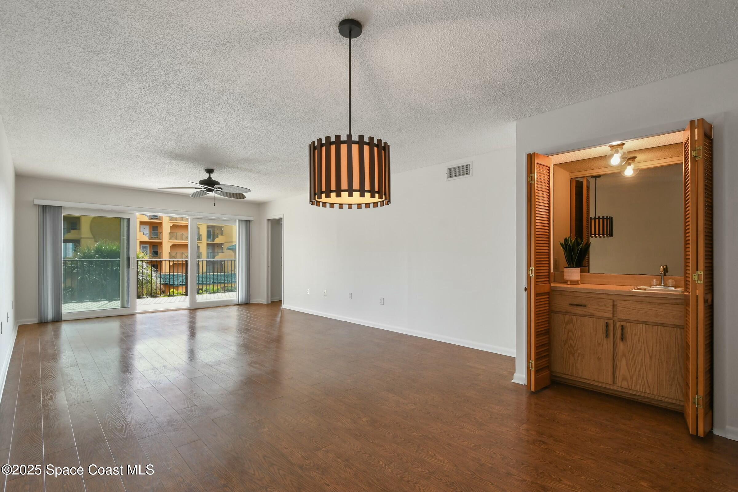 8494 Ridgewood Avenue 4305
