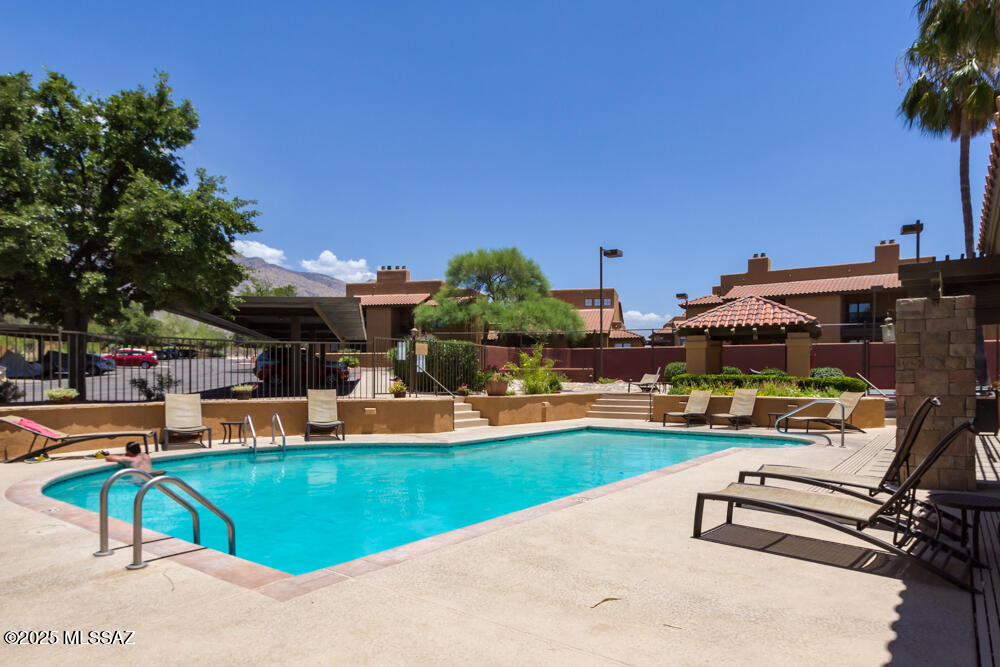 6651 N Campbell Avenue Unit: 243