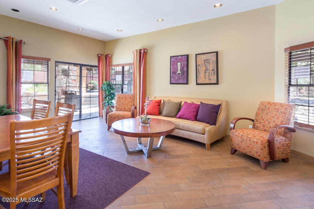 6651 N Campbell Avenue Unit: 243