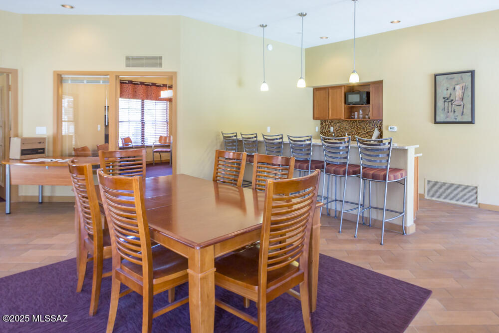 6651 N Campbell Avenue Unit: 243