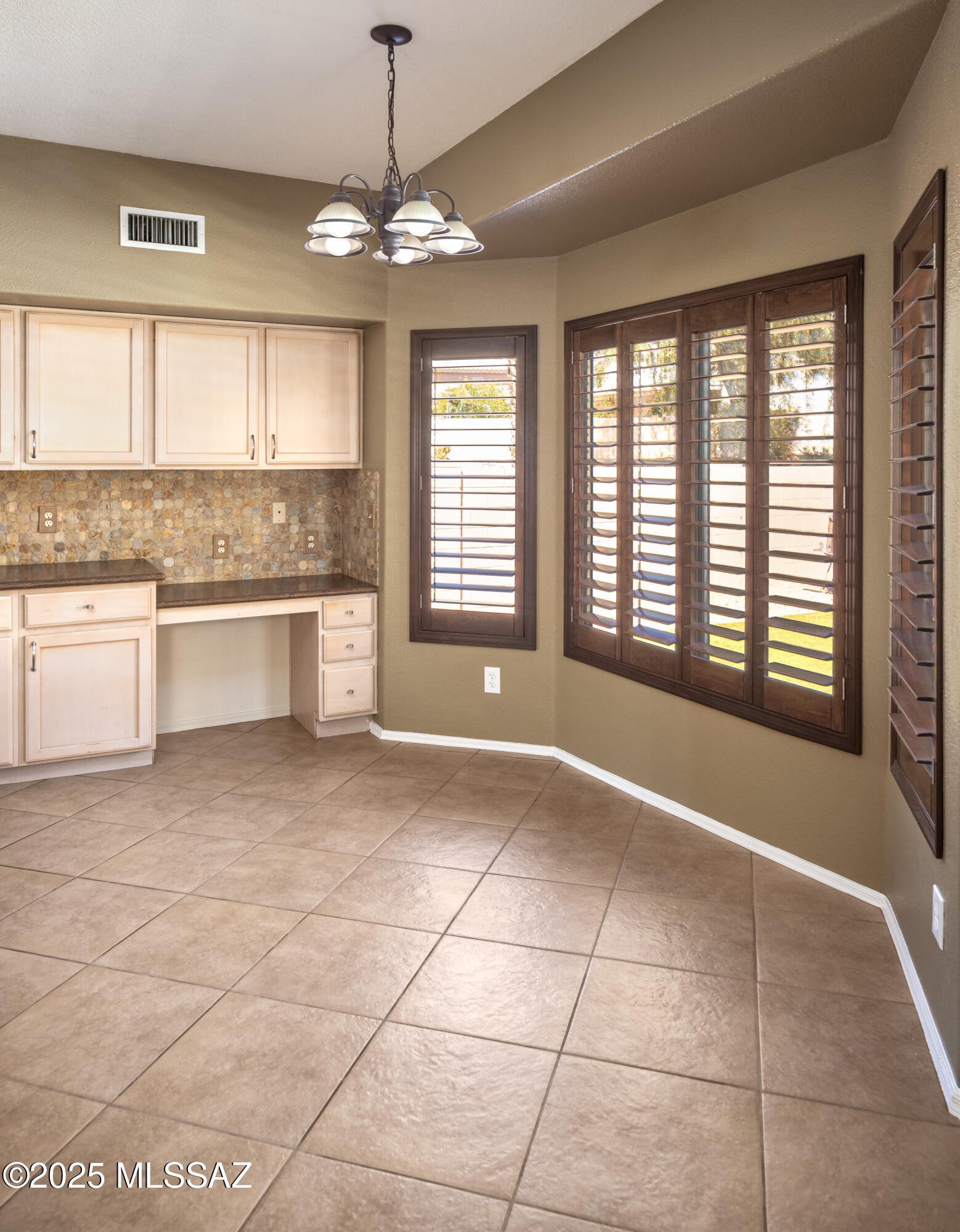 2058 W Three Oaks Drive