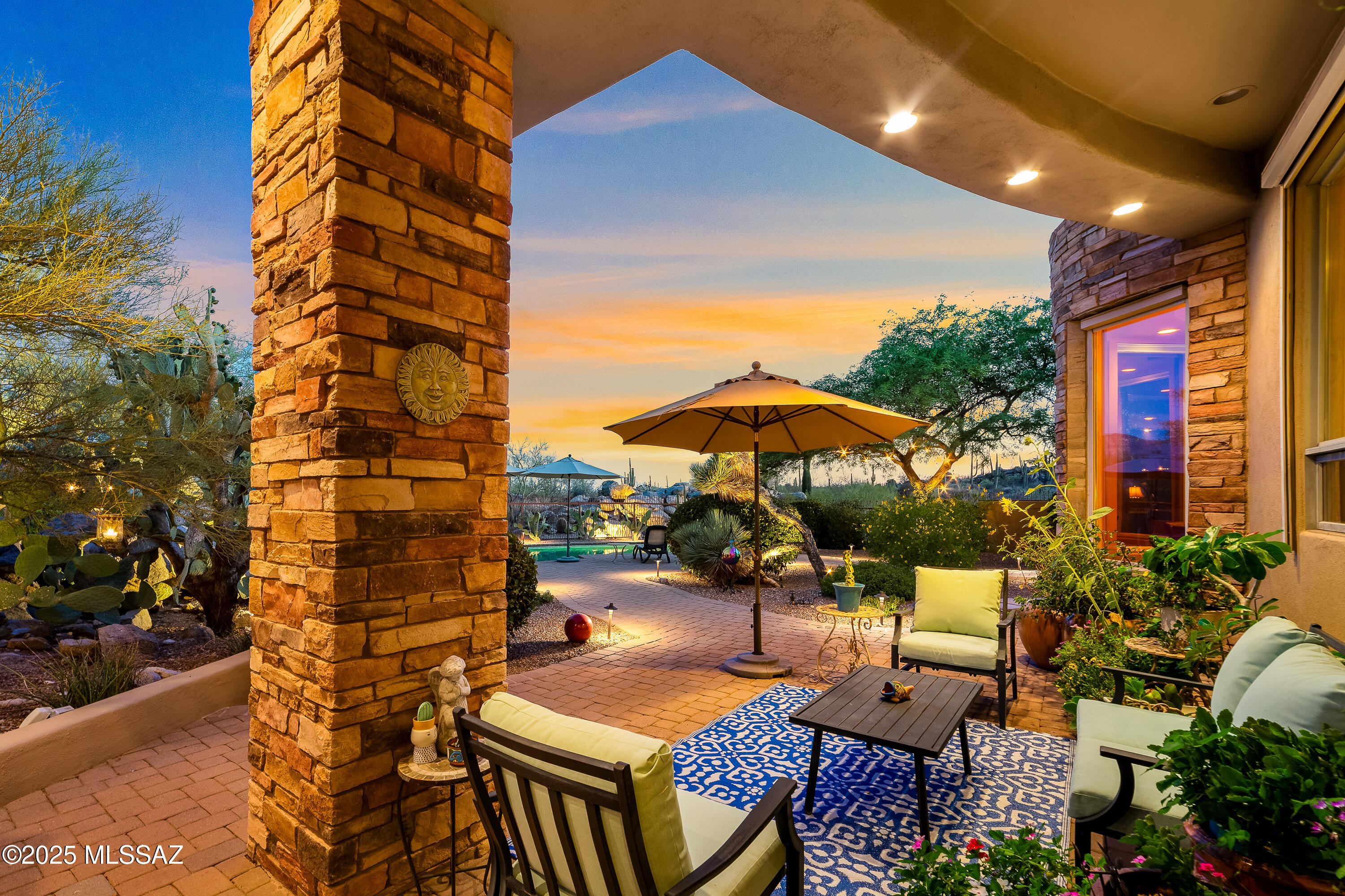 545 E Thunderstorm Place