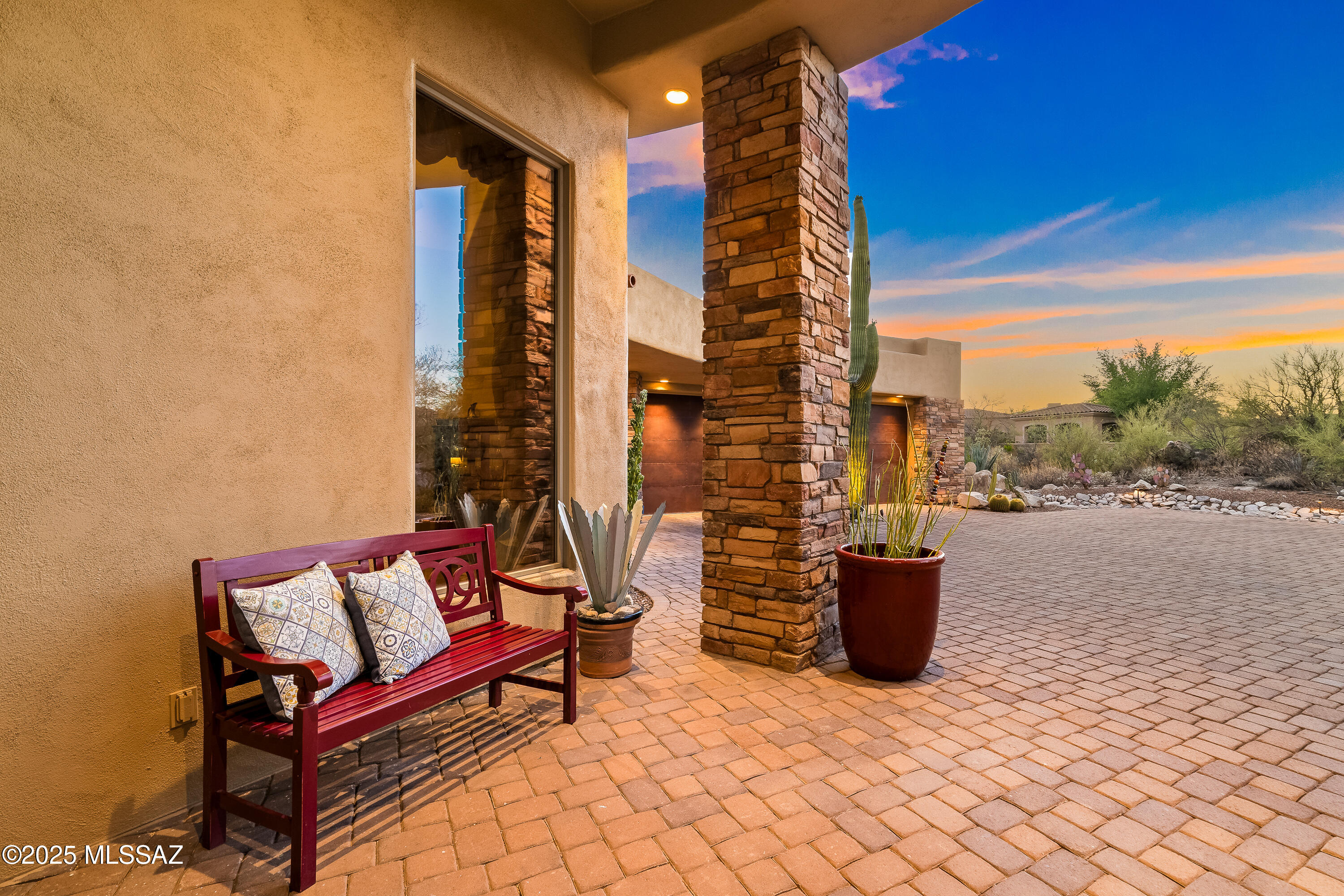 545 E Thunderstorm Place