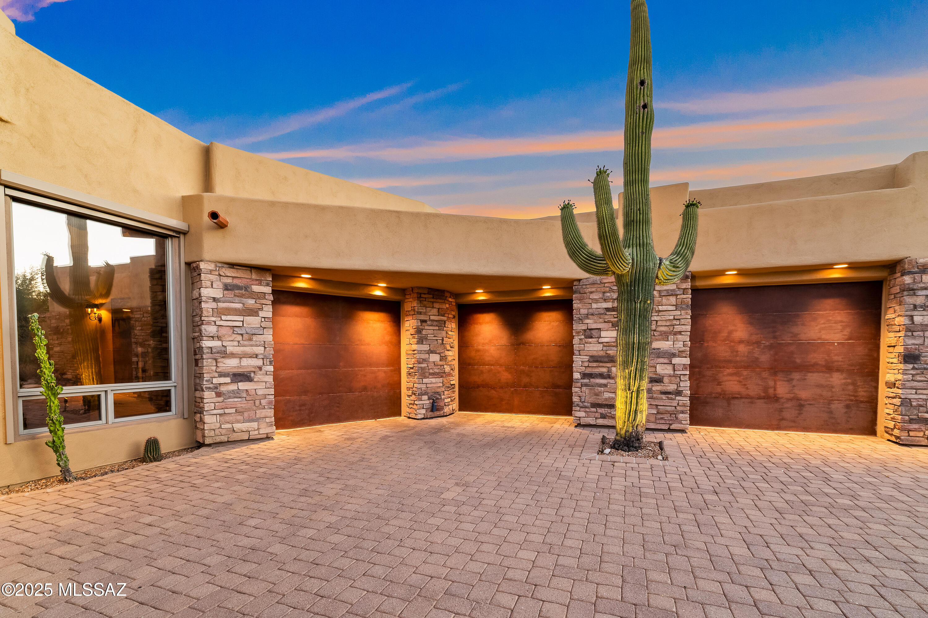 545 E Thunderstorm Place