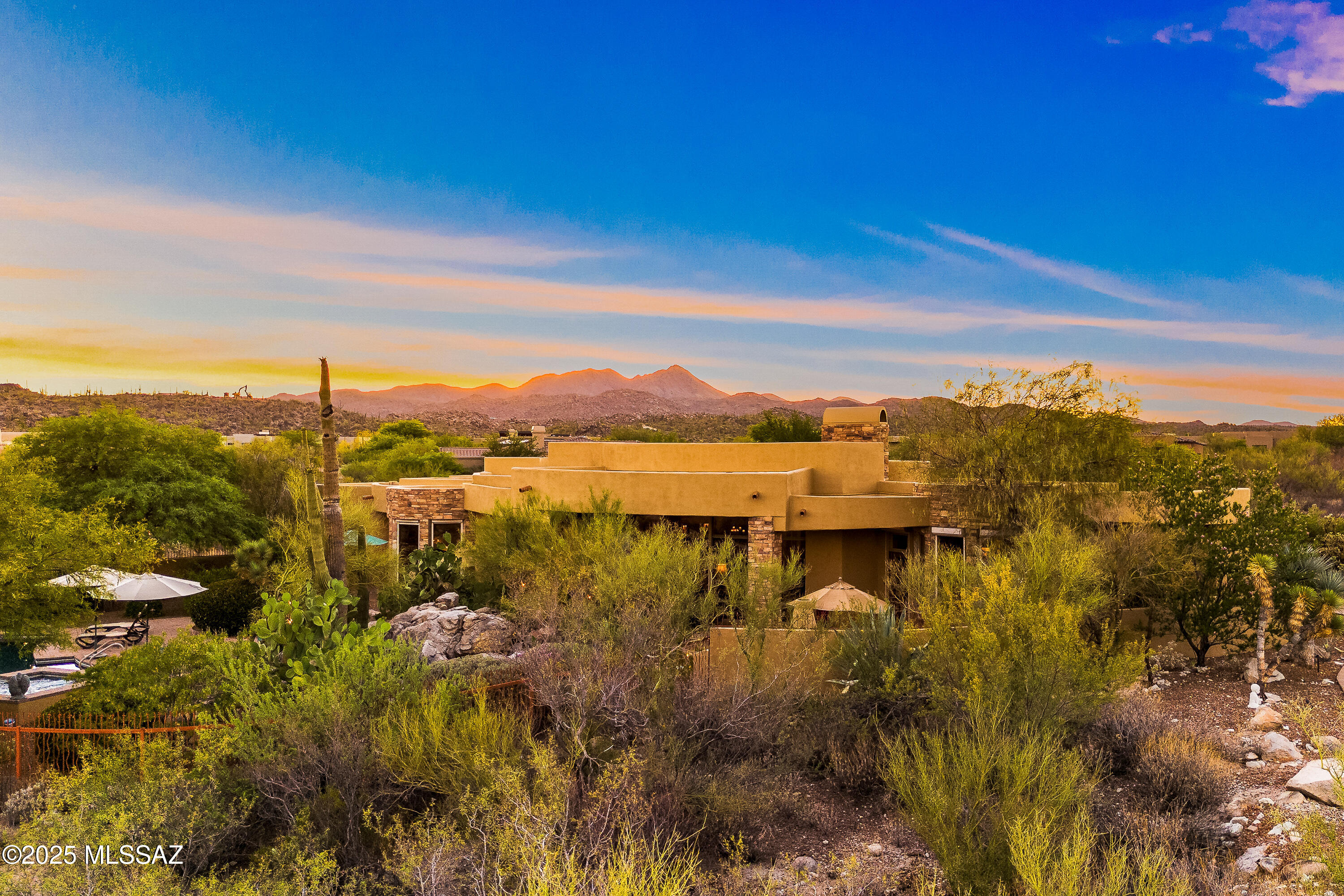 545 E Thunderstorm Place