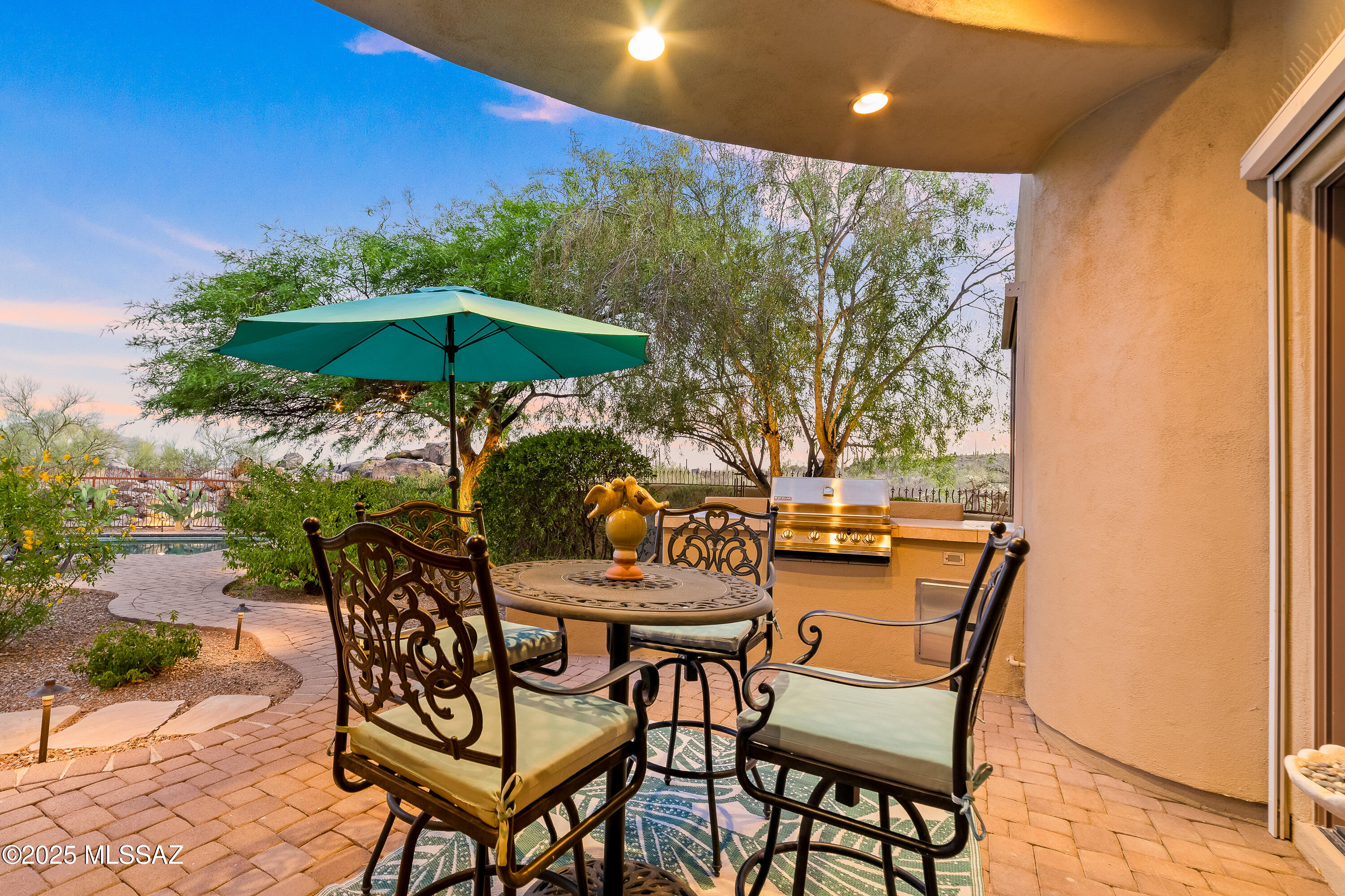 545 E Thunderstorm Place