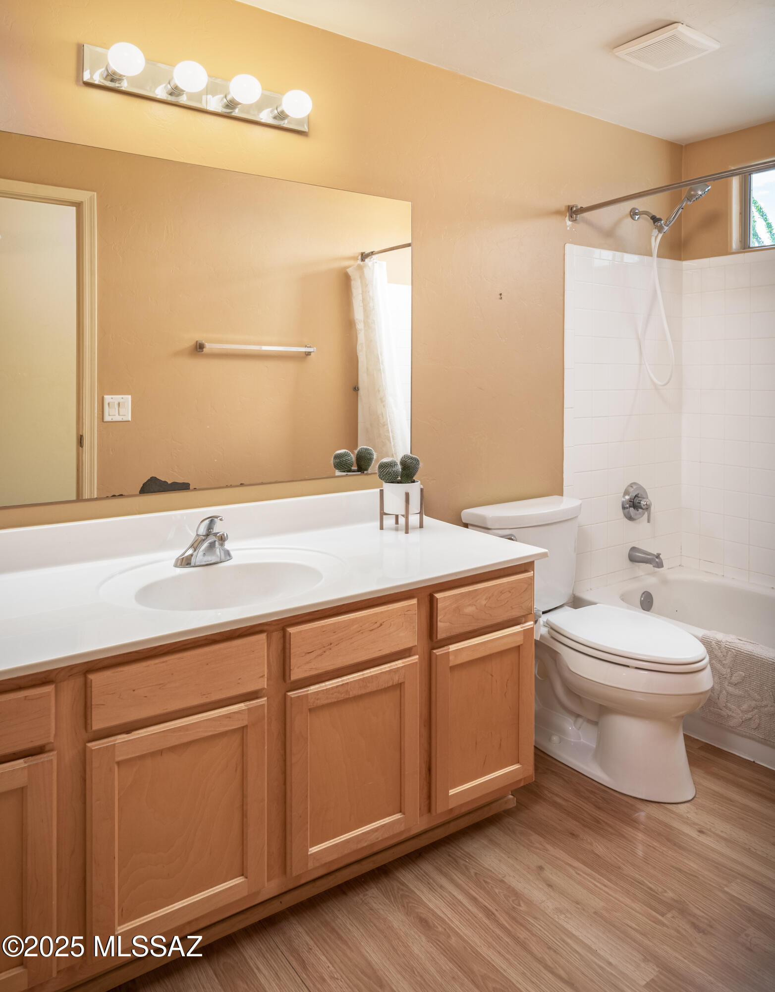 251 W La Veta Court