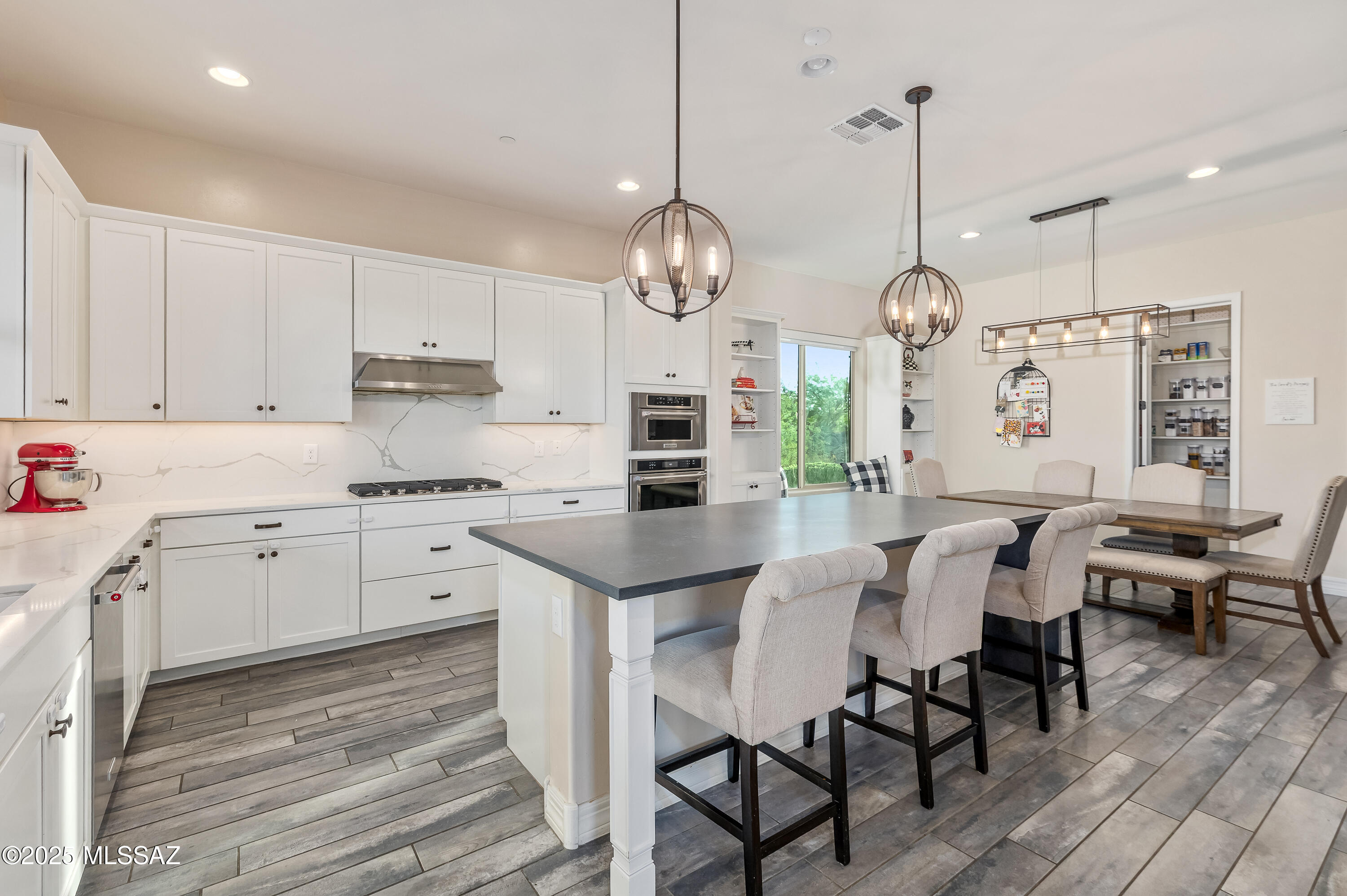 755 E Naranja Drive