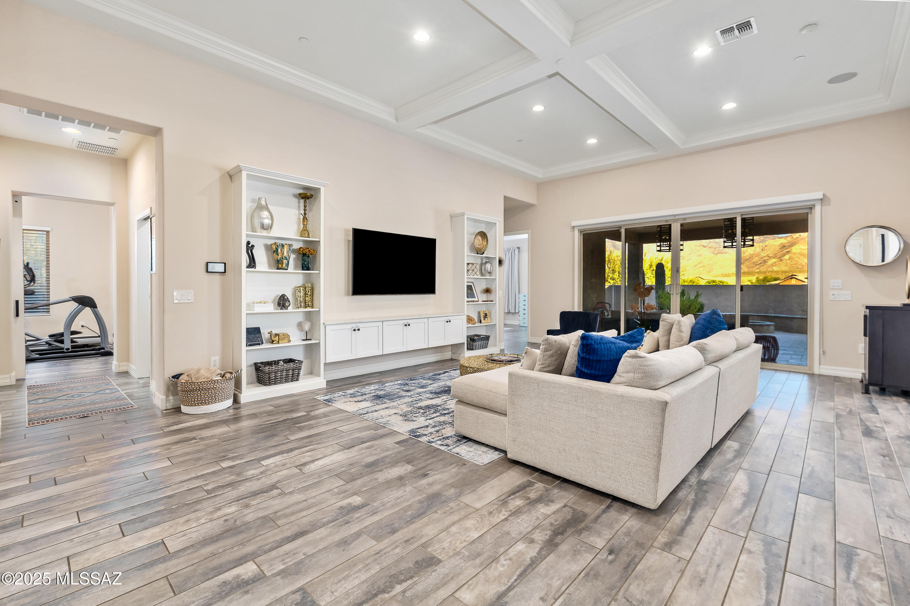 755 E Naranja Drive