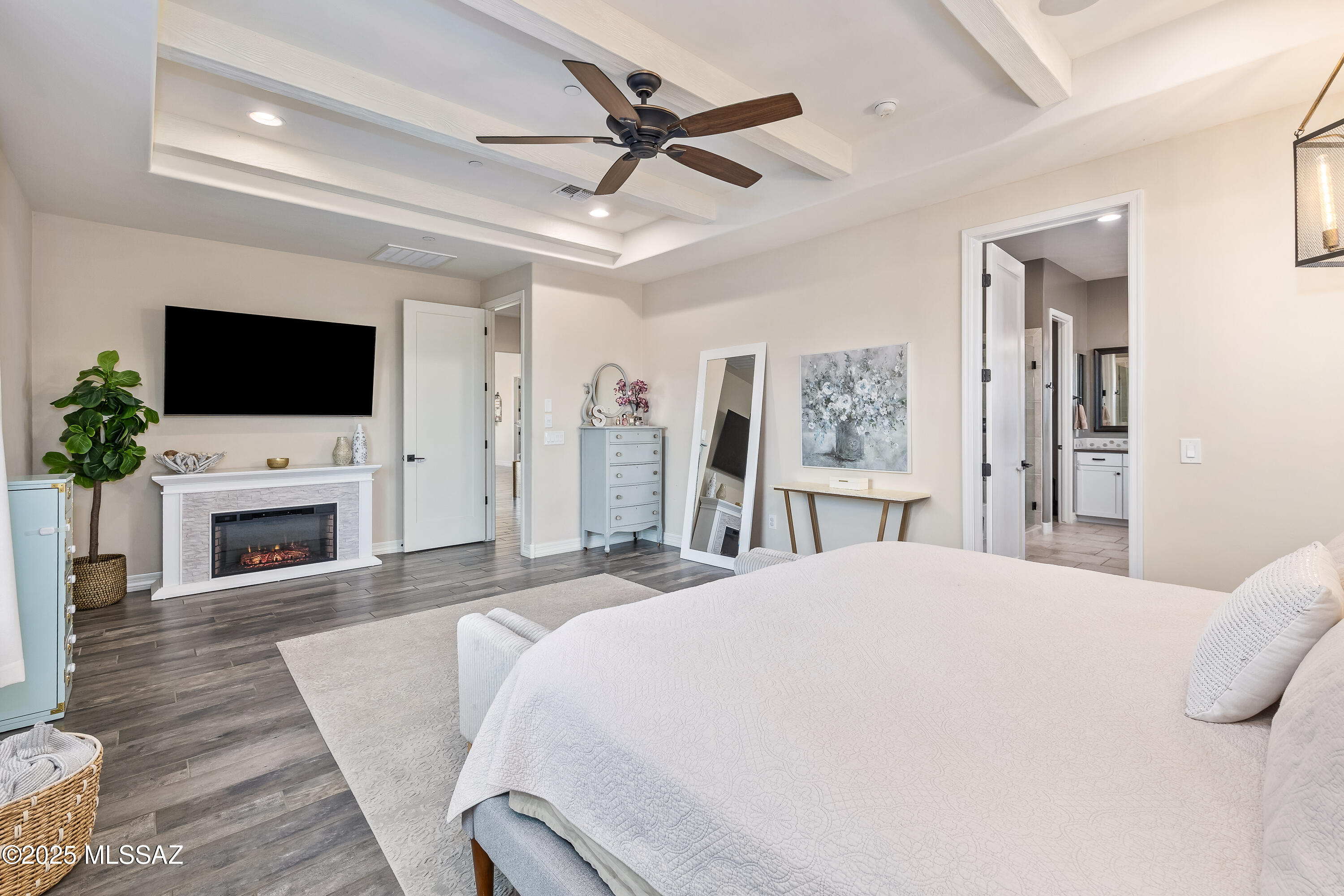 755 E Naranja Drive