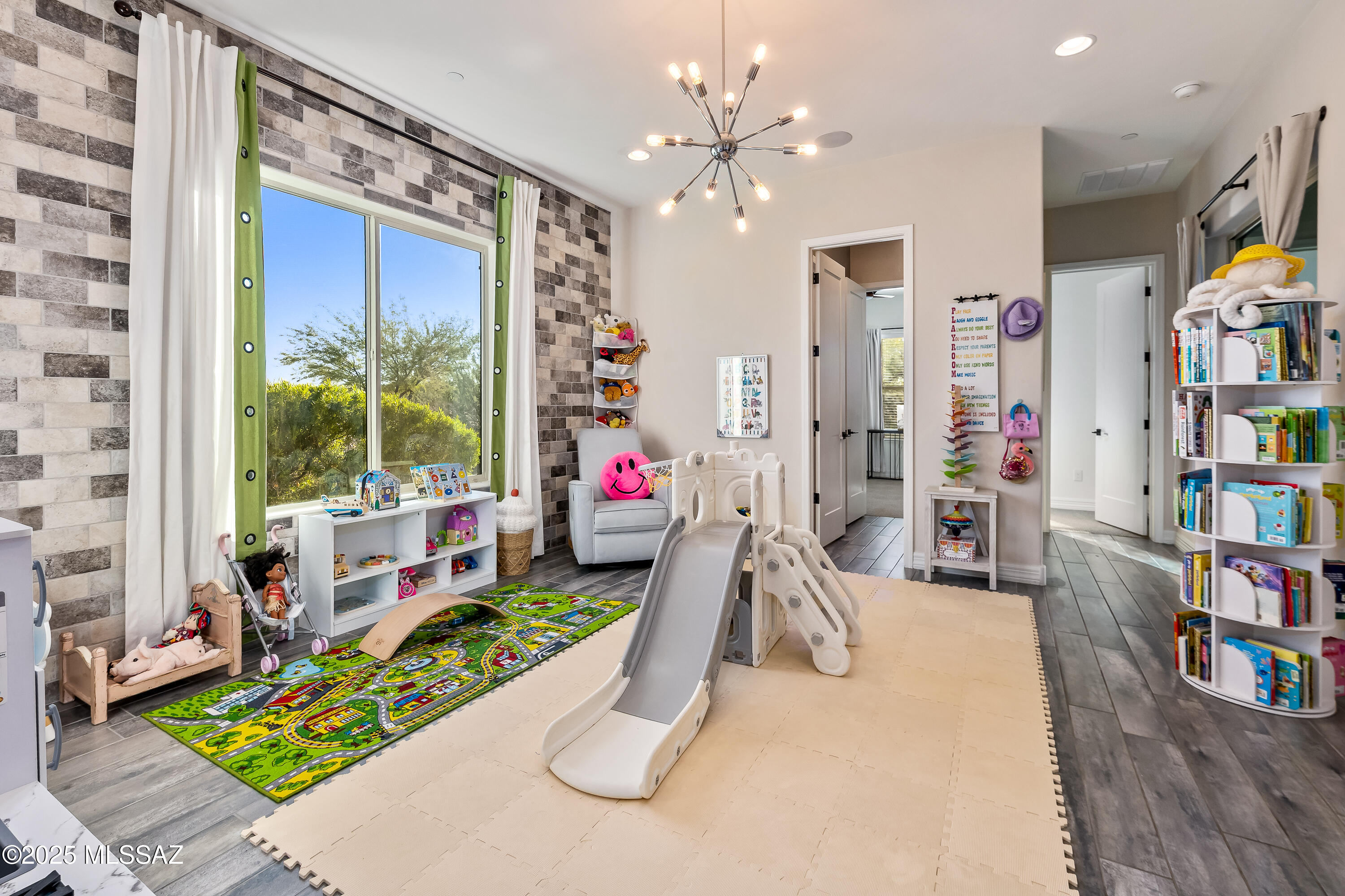 755 E Naranja Drive