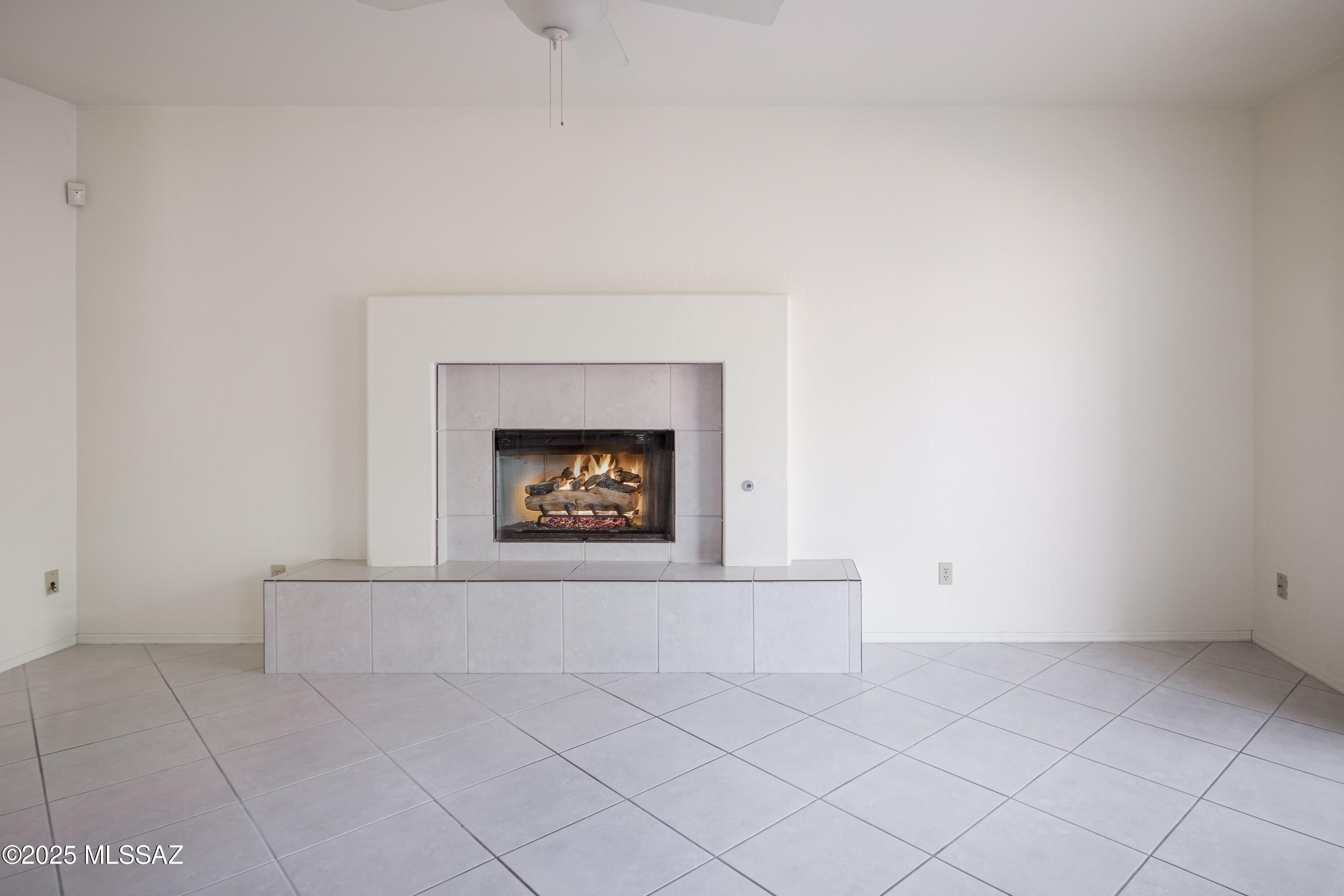 1090 W Possum Creek Lane