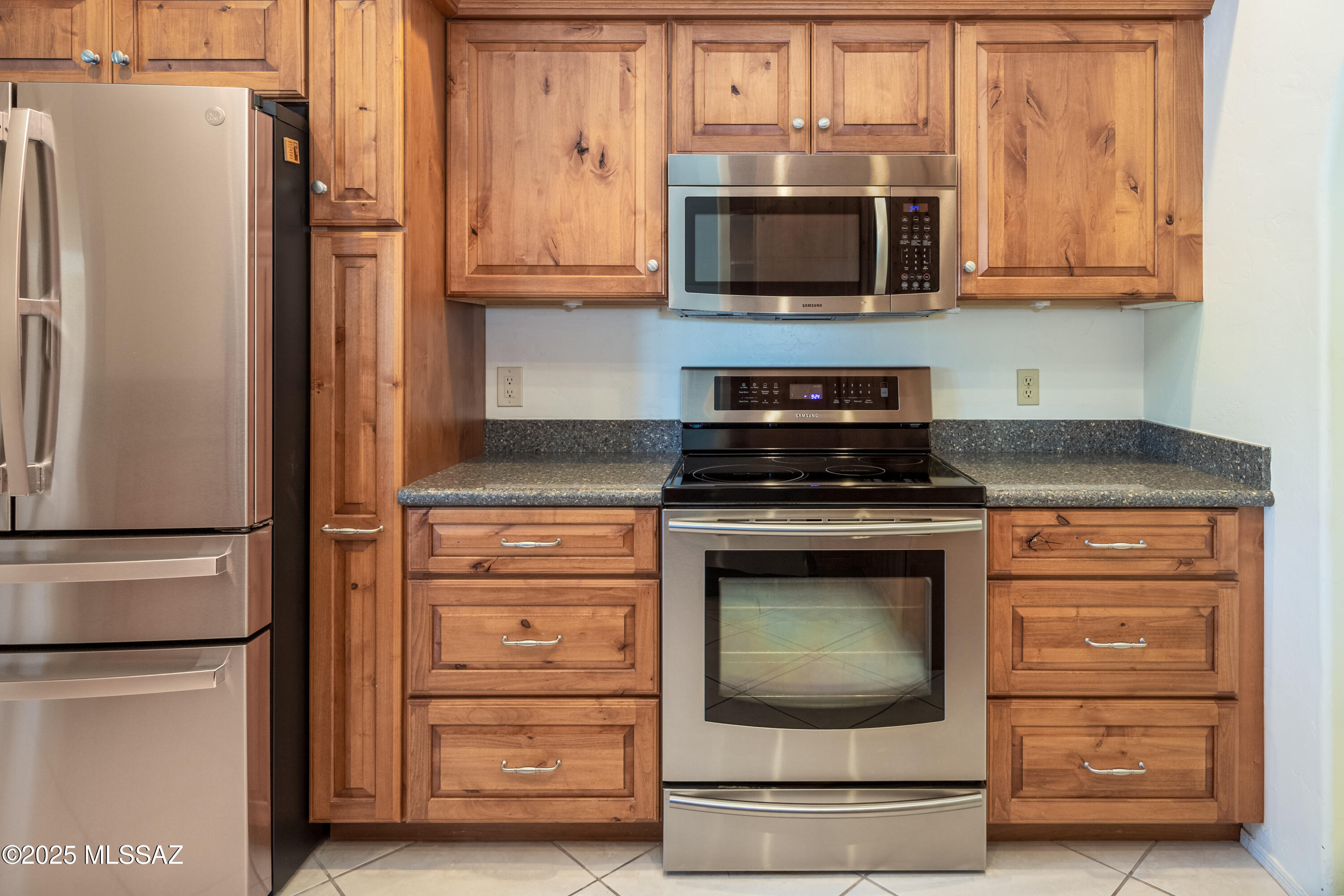 1090 W Possum Creek Lane