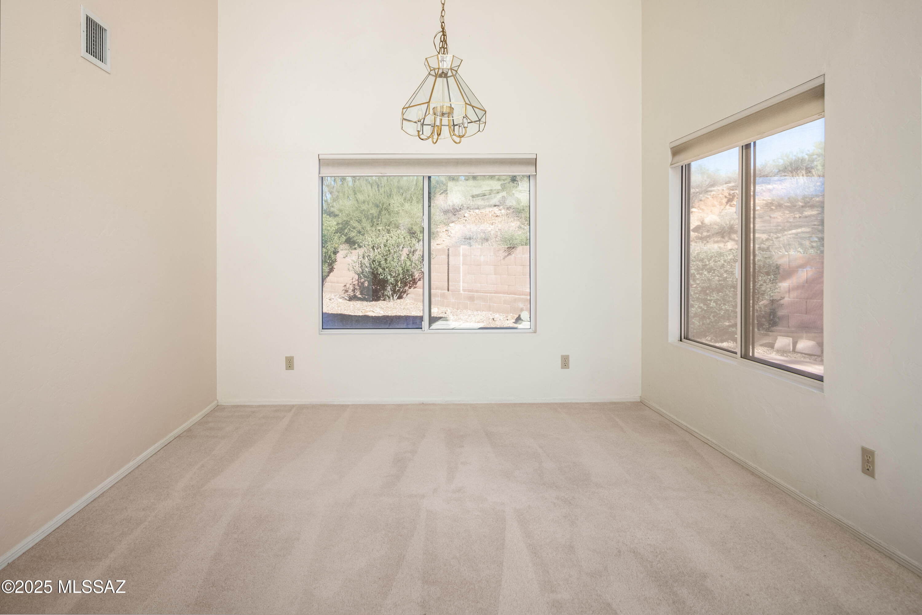 1090 W Possum Creek Lane
