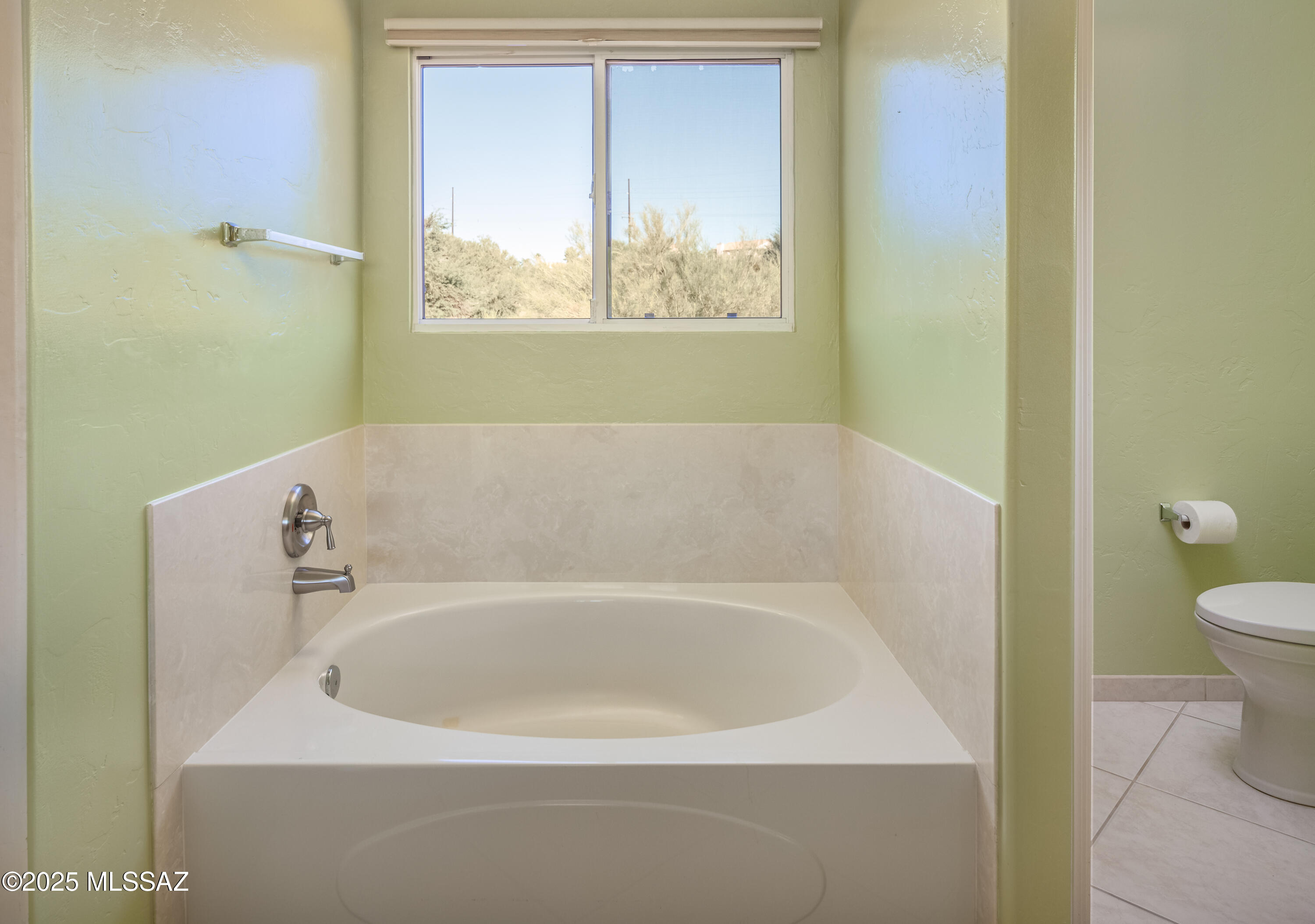 1090 W Possum Creek Lane