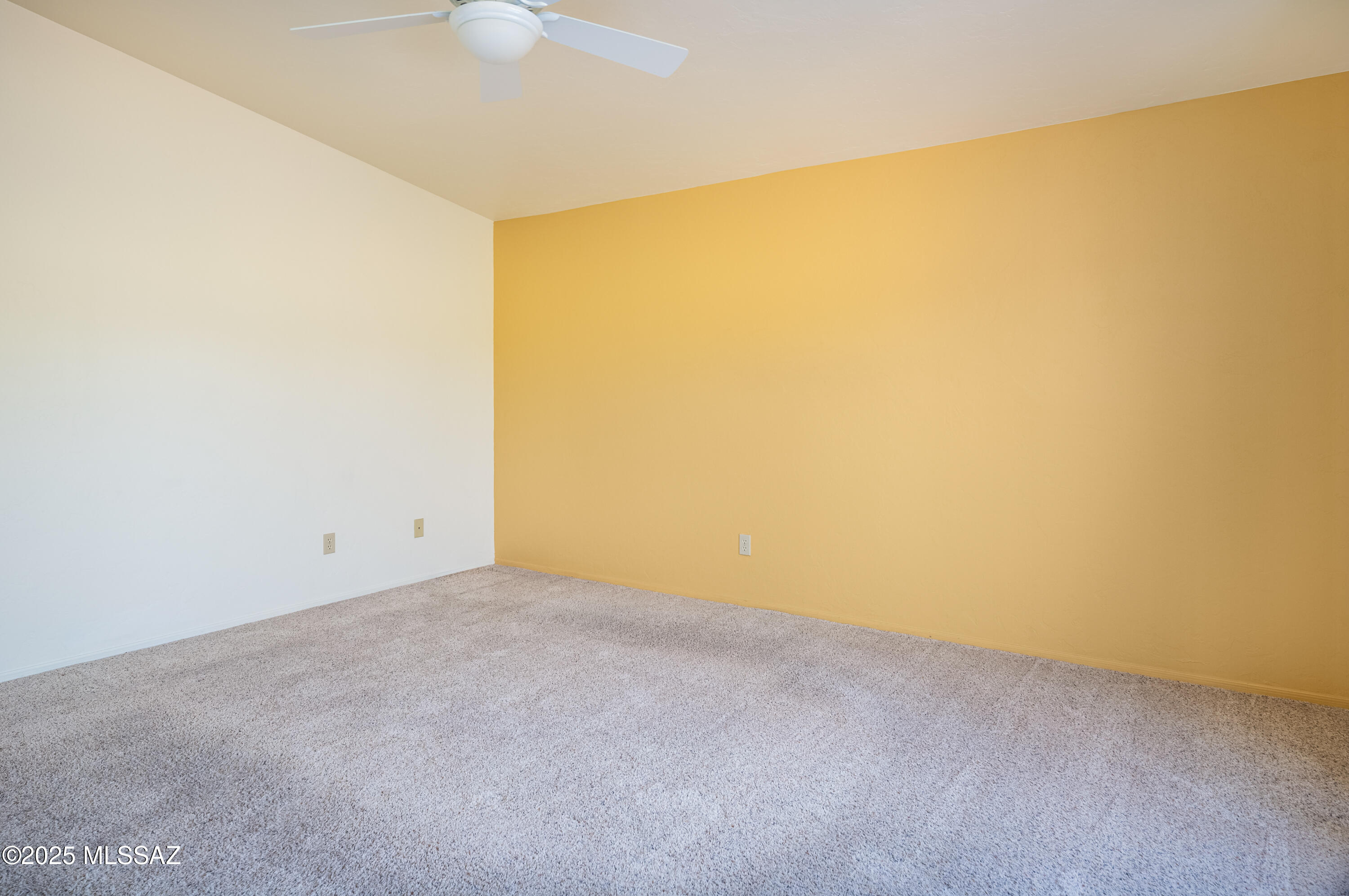 1090 W Possum Creek Lane